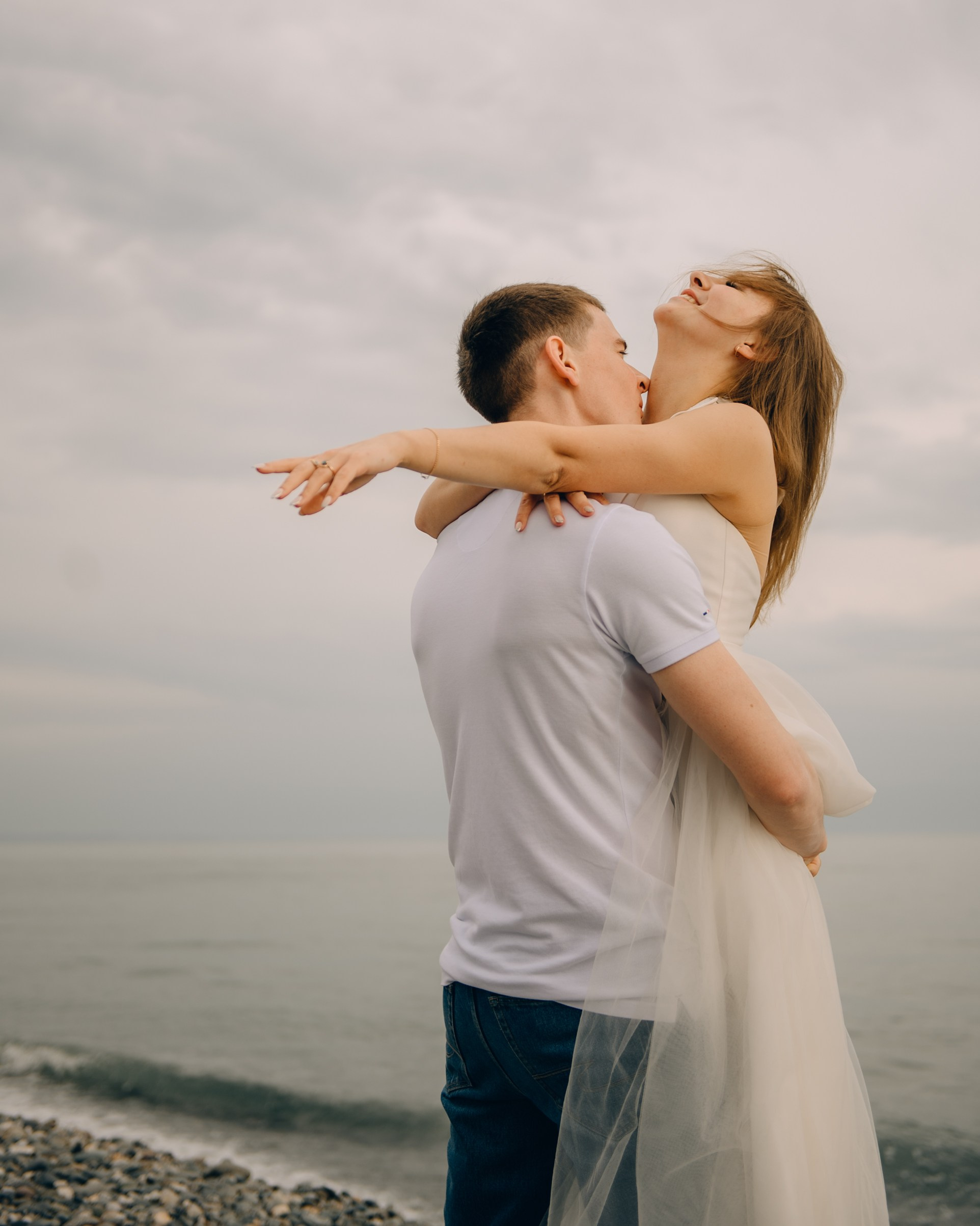 Свадебная прогулка пляж Бархатные Сезоны. Свадебный и семейный фотограф София Невская