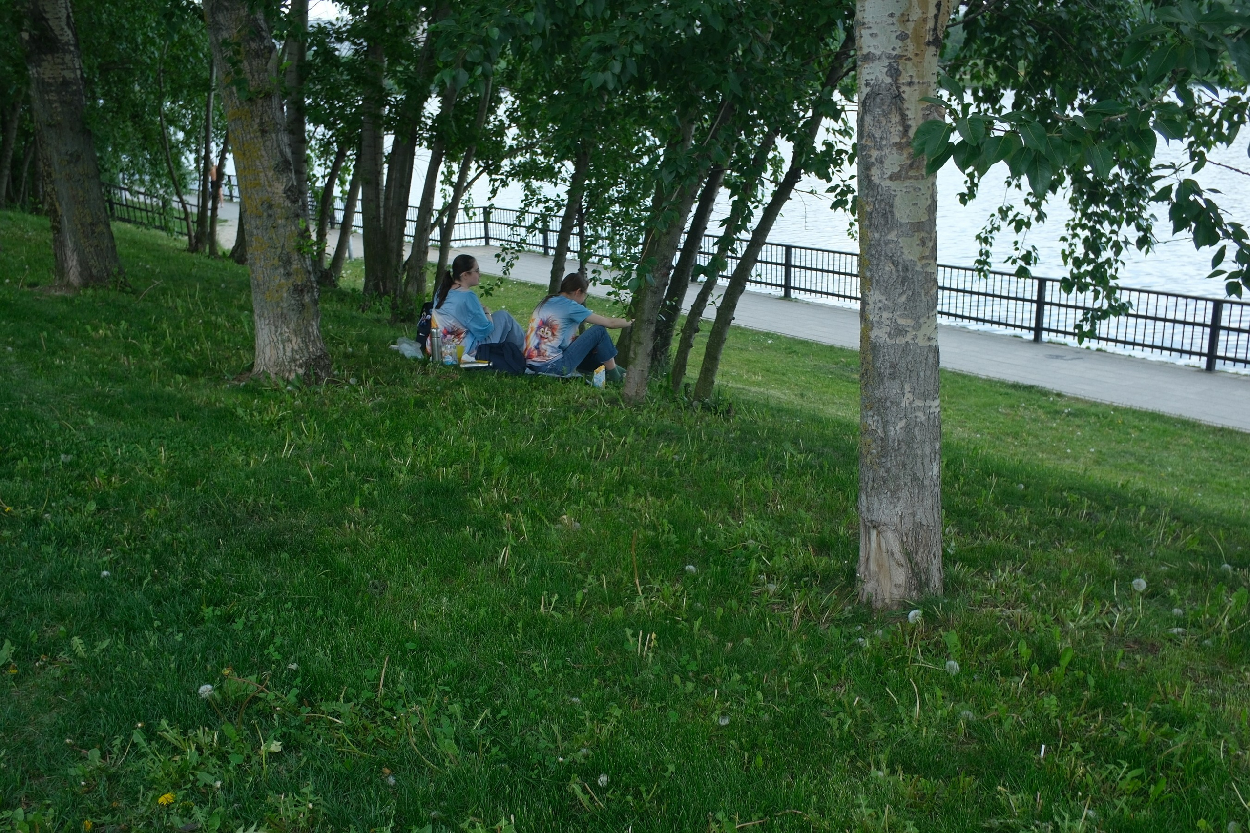 Парк 850 лет Москве. Снято на Voigtlander 18/2,8 Color-scopar. Улица, люди, жизнь…