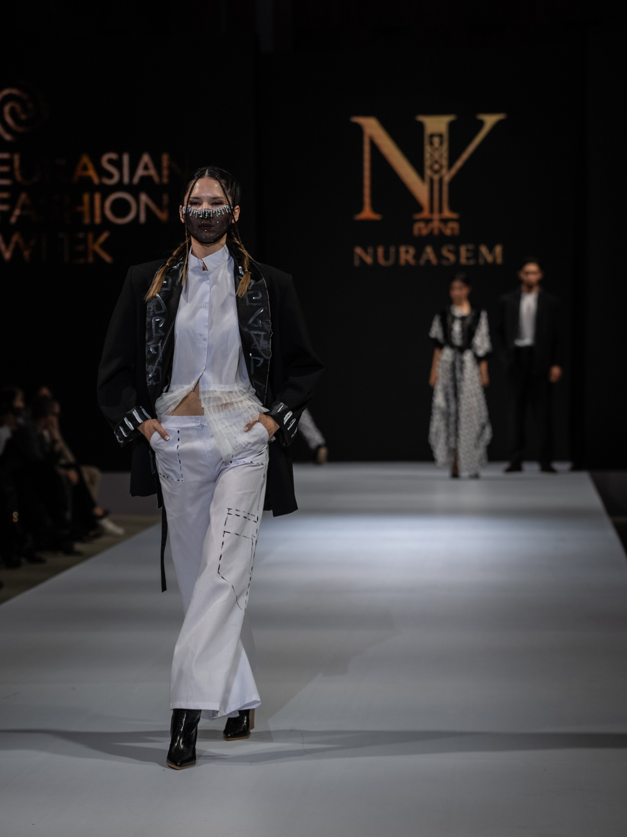EURASIAN FASHION WEEK Nurasem. Сайт Алматинского НЮ АРТ, будуар и фэшн фотографа Дениса Карпенко