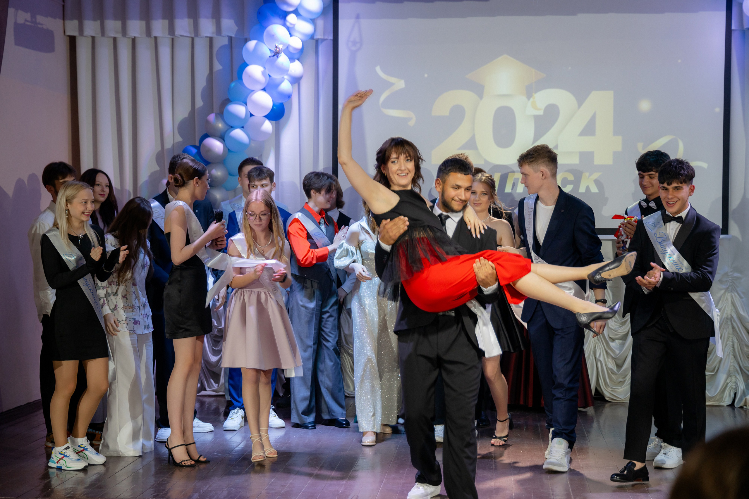 Школьный выпускной 2024 год в Соколе (Минск). Свадебный фотограф в Минске/Беларуси Сергей Спиридонов