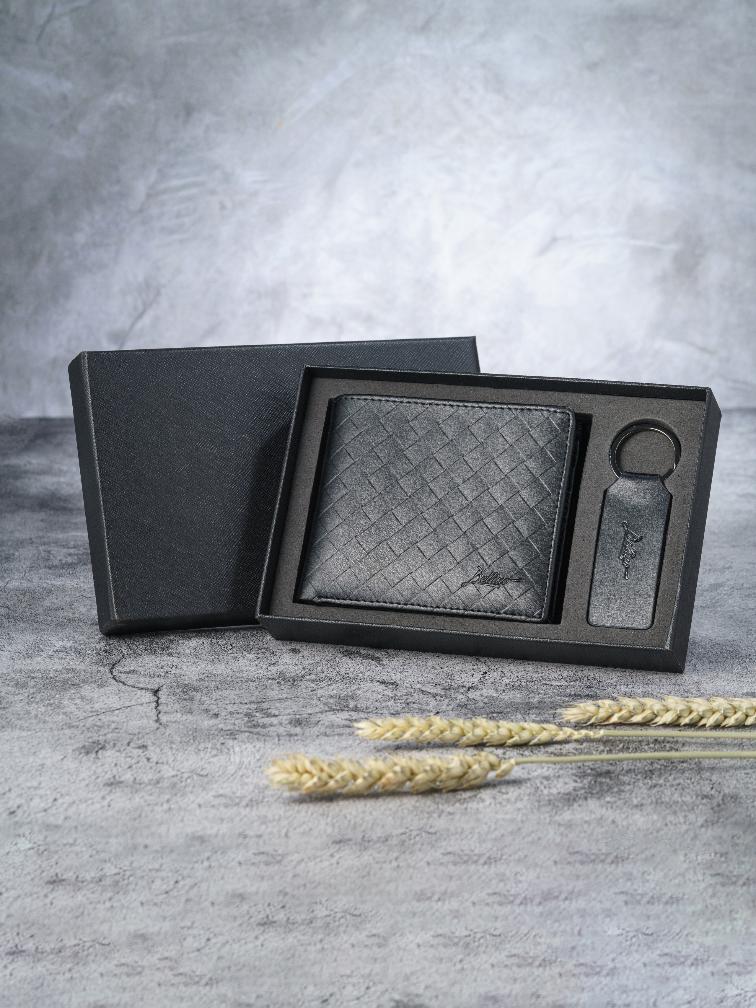 Съёмка кожгалантереи — фото и видео сумок, ремней, кошельков | KED Production. KED Production — продакшн из СПб. Создаём фото, видео и контент, который помогает брендам и селлерам продавать больше