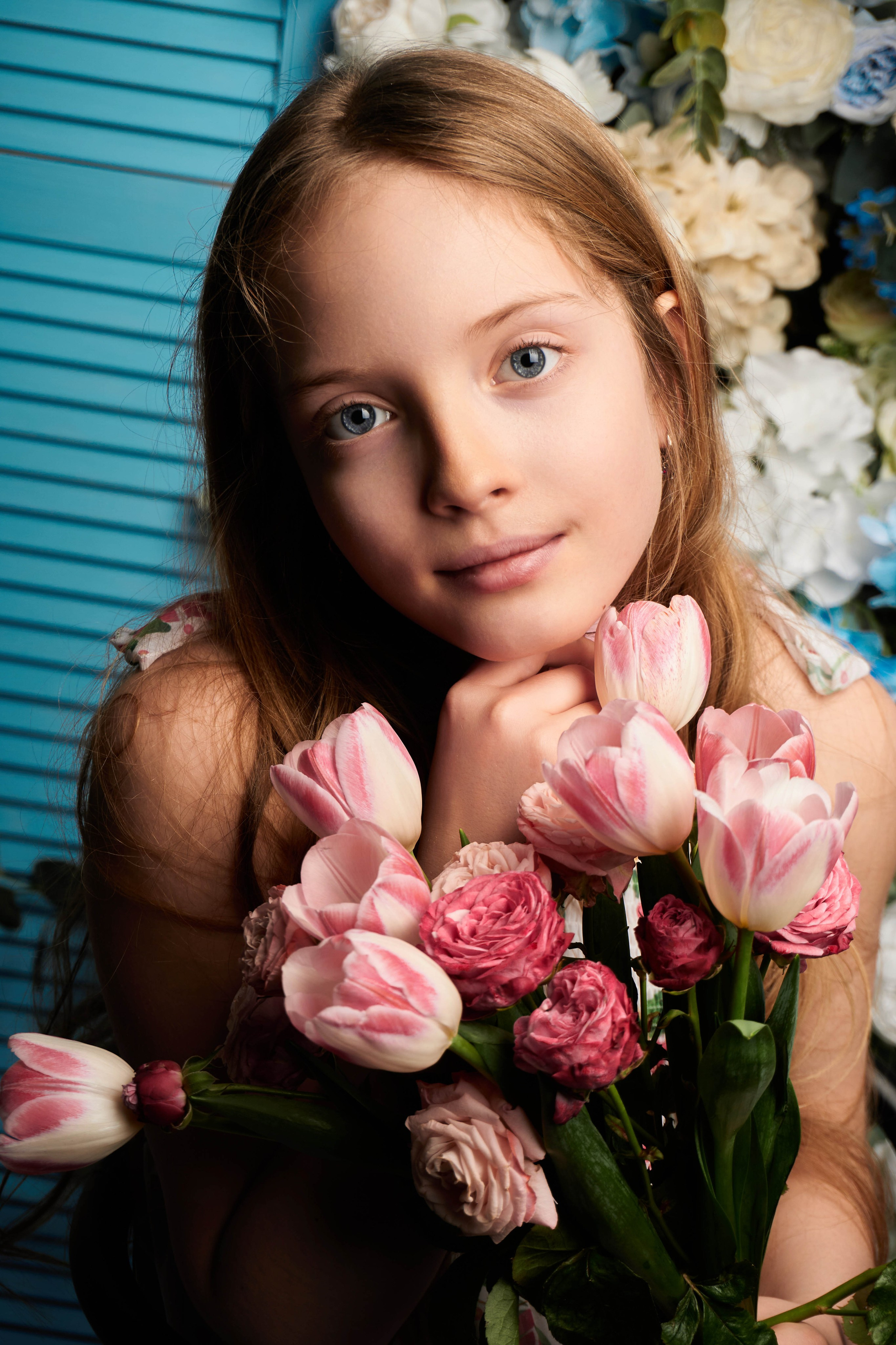 Нежная фотосессия девочки с цветами в Самаре.