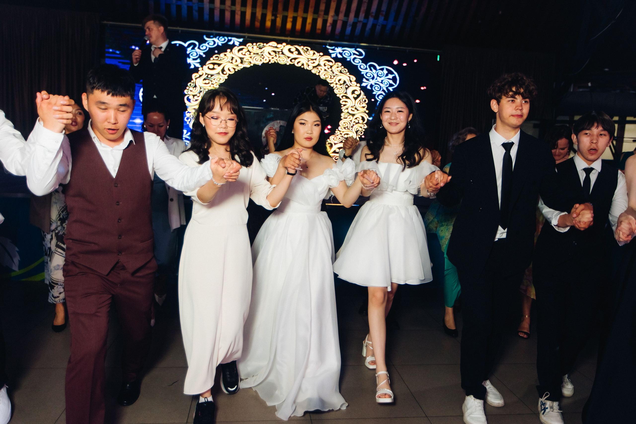 Выпускной вечер. 49 школа. Баран на корове. Свадебный и семейный фотограф в Улан-Удэ