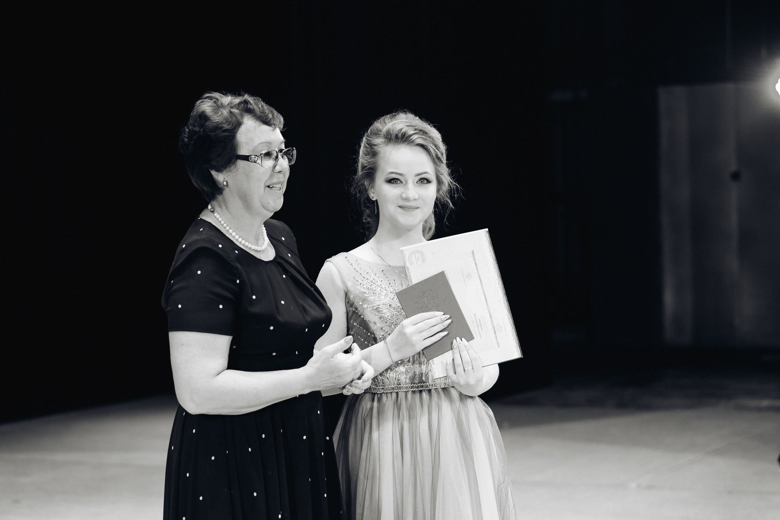 Вручение аттестатов 14 Гимназия. Свадебный и семейный фотограф в Улан-Удэ