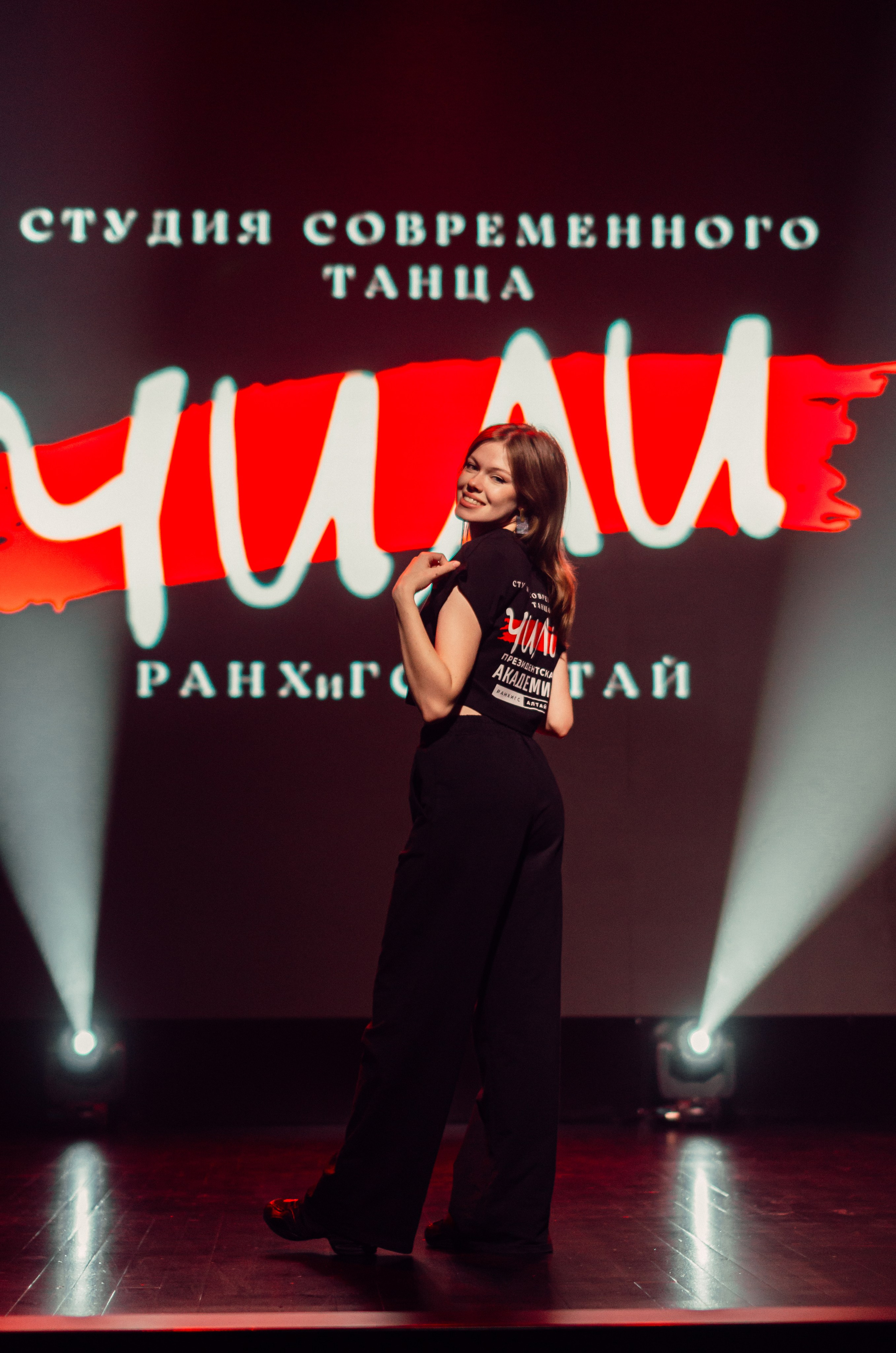 Групповая фотосъемка танцевального коллектива. Денисова Аля — фотограф для парных съемок и индивидуальных историй в Барнауле