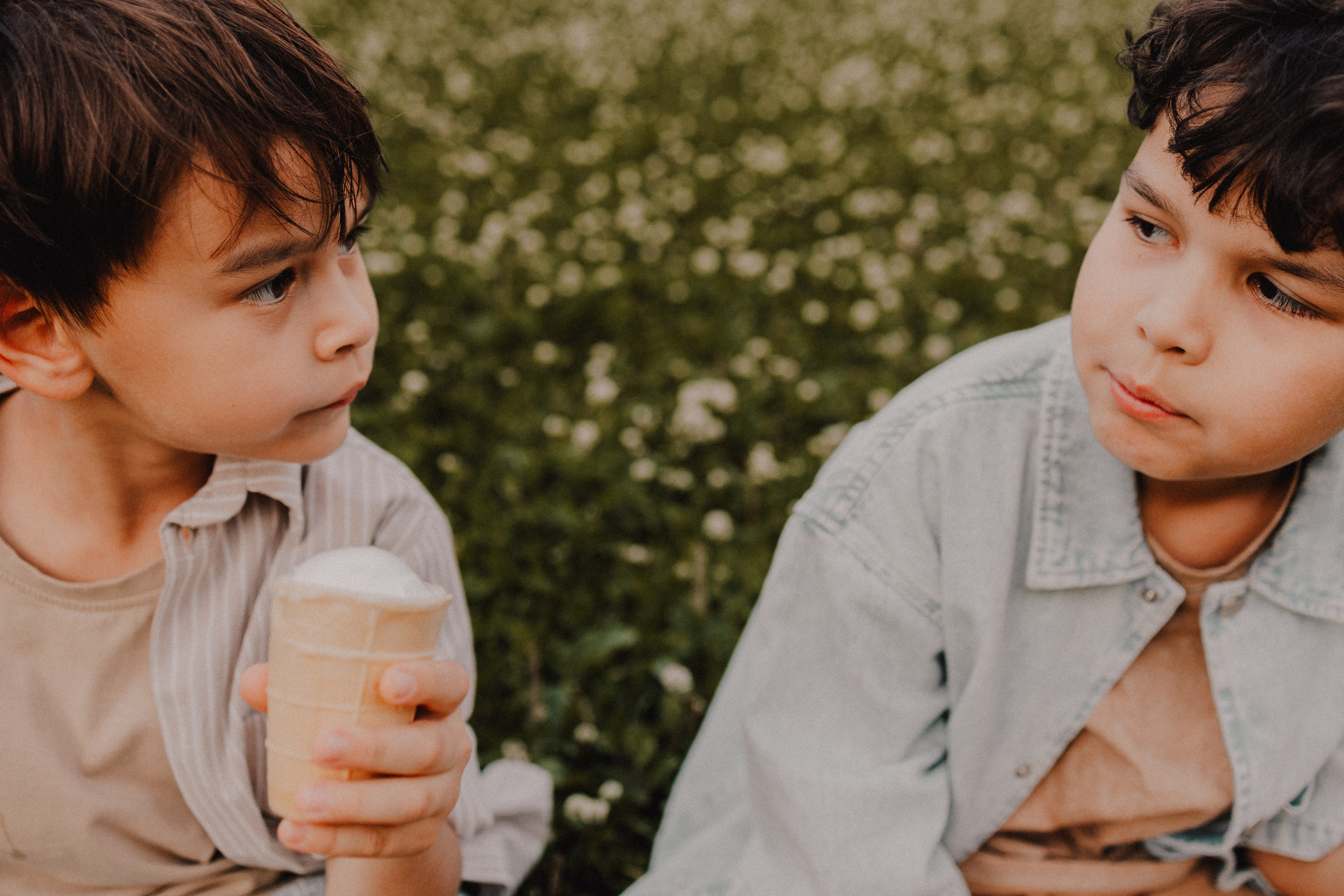 На лужайке. Семейный фотограф Москва