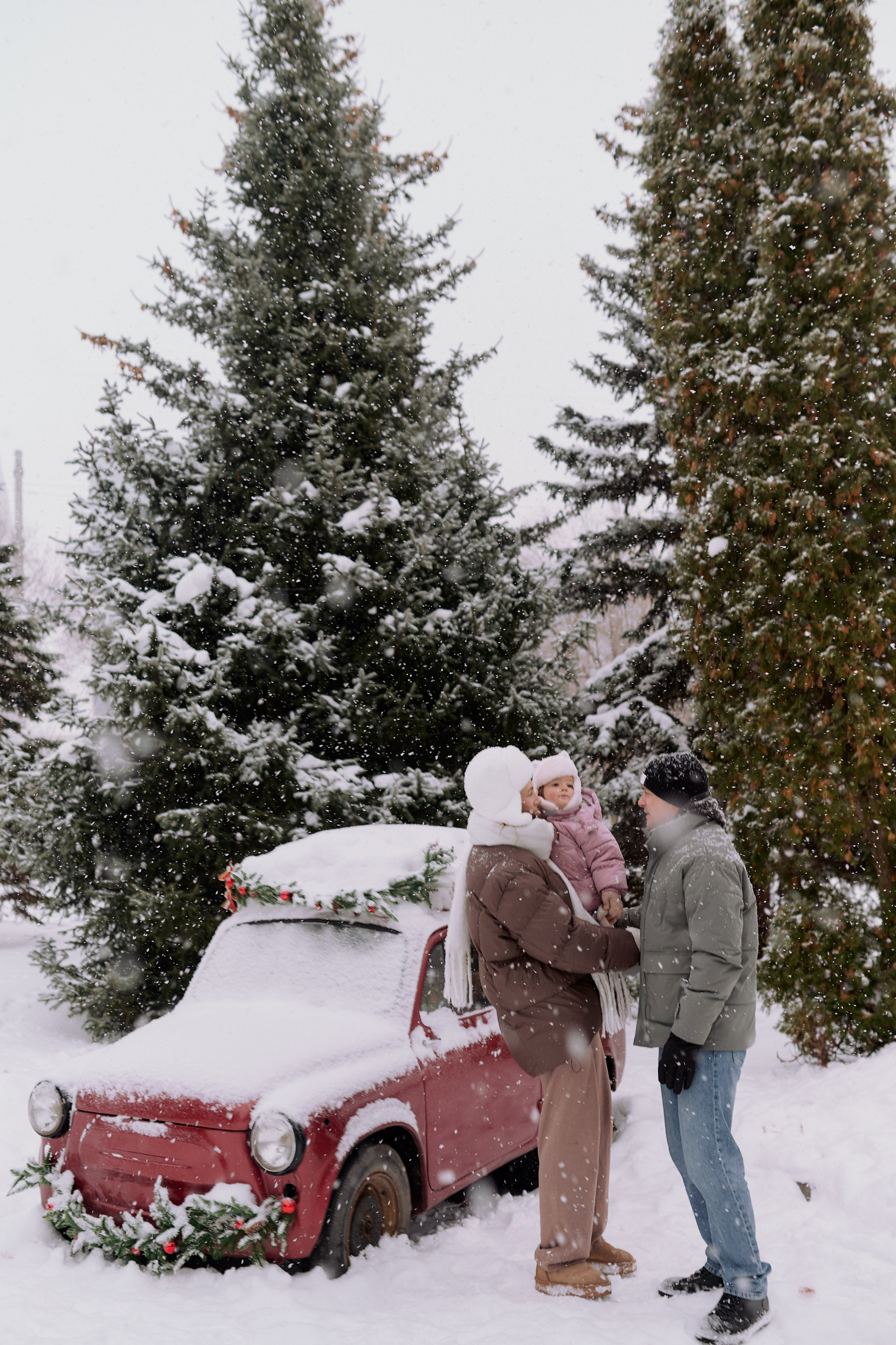Андрей, Леся и Василиса в снежном парке. Семейный и свадебный lifestyle-фотограф в Москве Мария Петрова