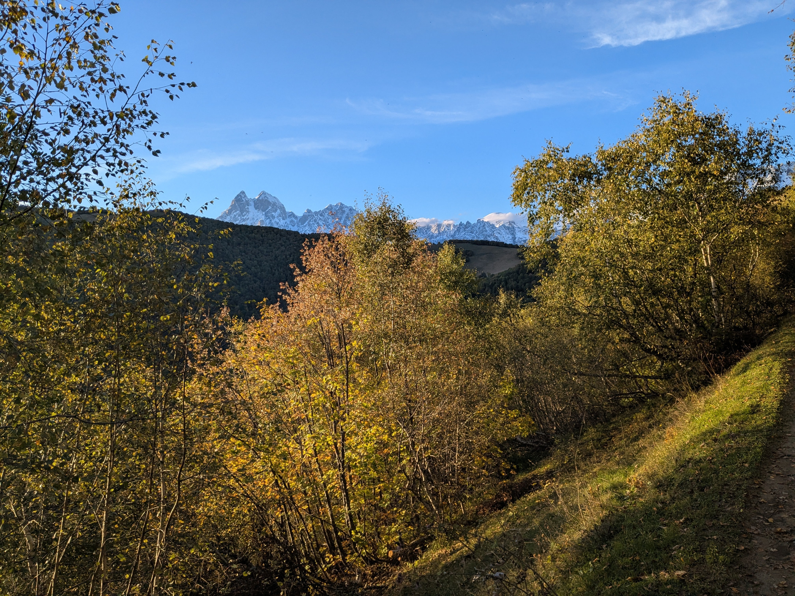 Mazeri — Zuruldi ridge — Tsvirmi. Улицы Мира