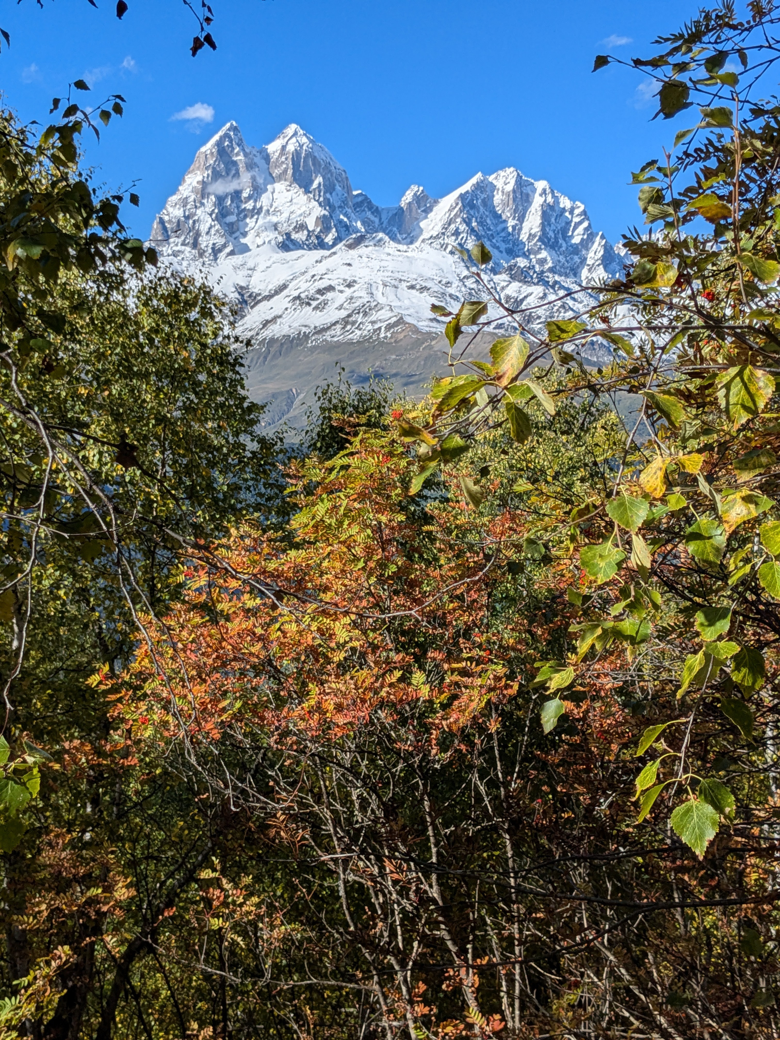 Mazeri — Zuruldi ridge — Tsvirmi. Улицы Мира