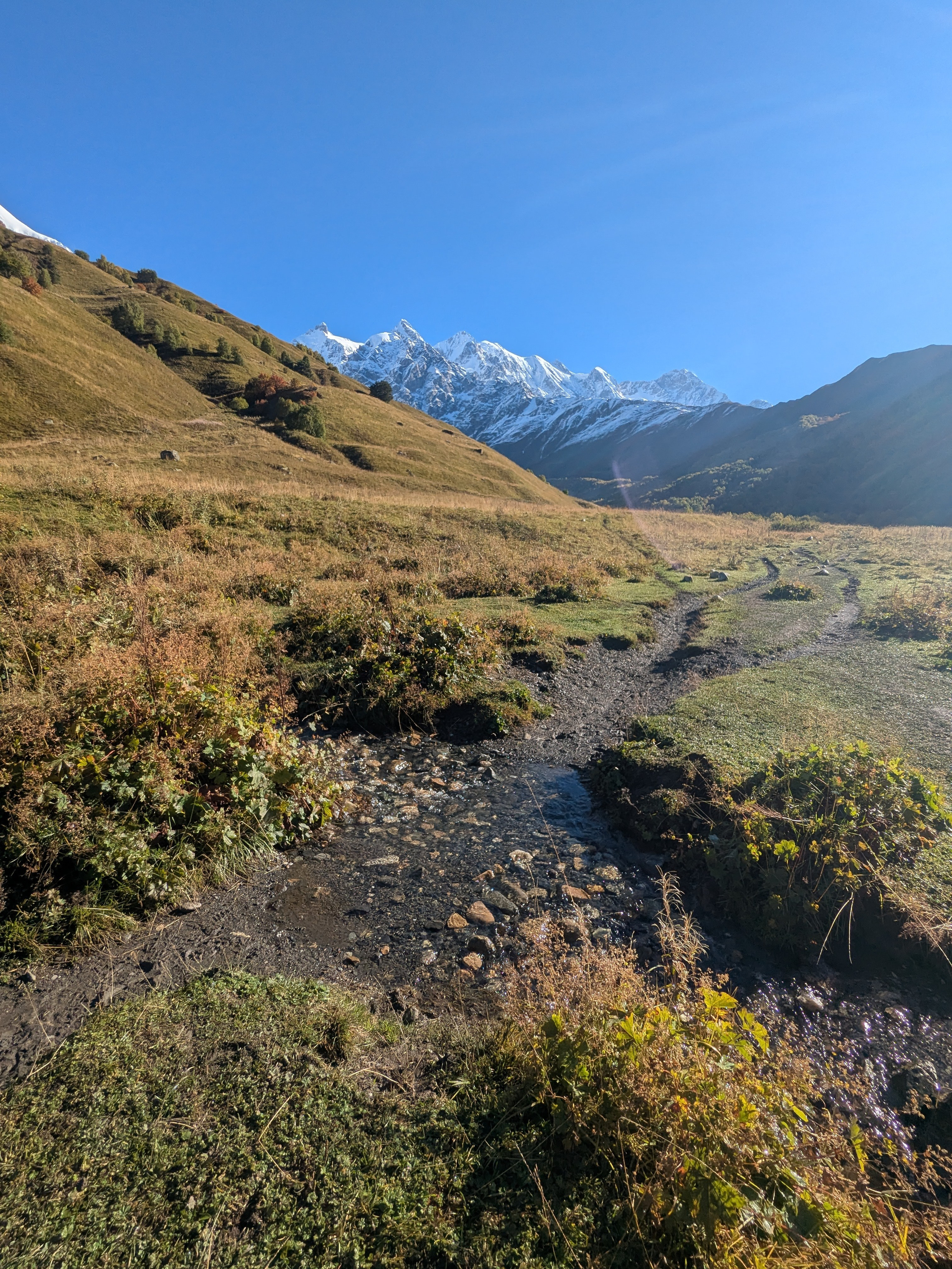 Adishi — Chkhunderi Pass — Khaldechala River Valley. Улицы Мира