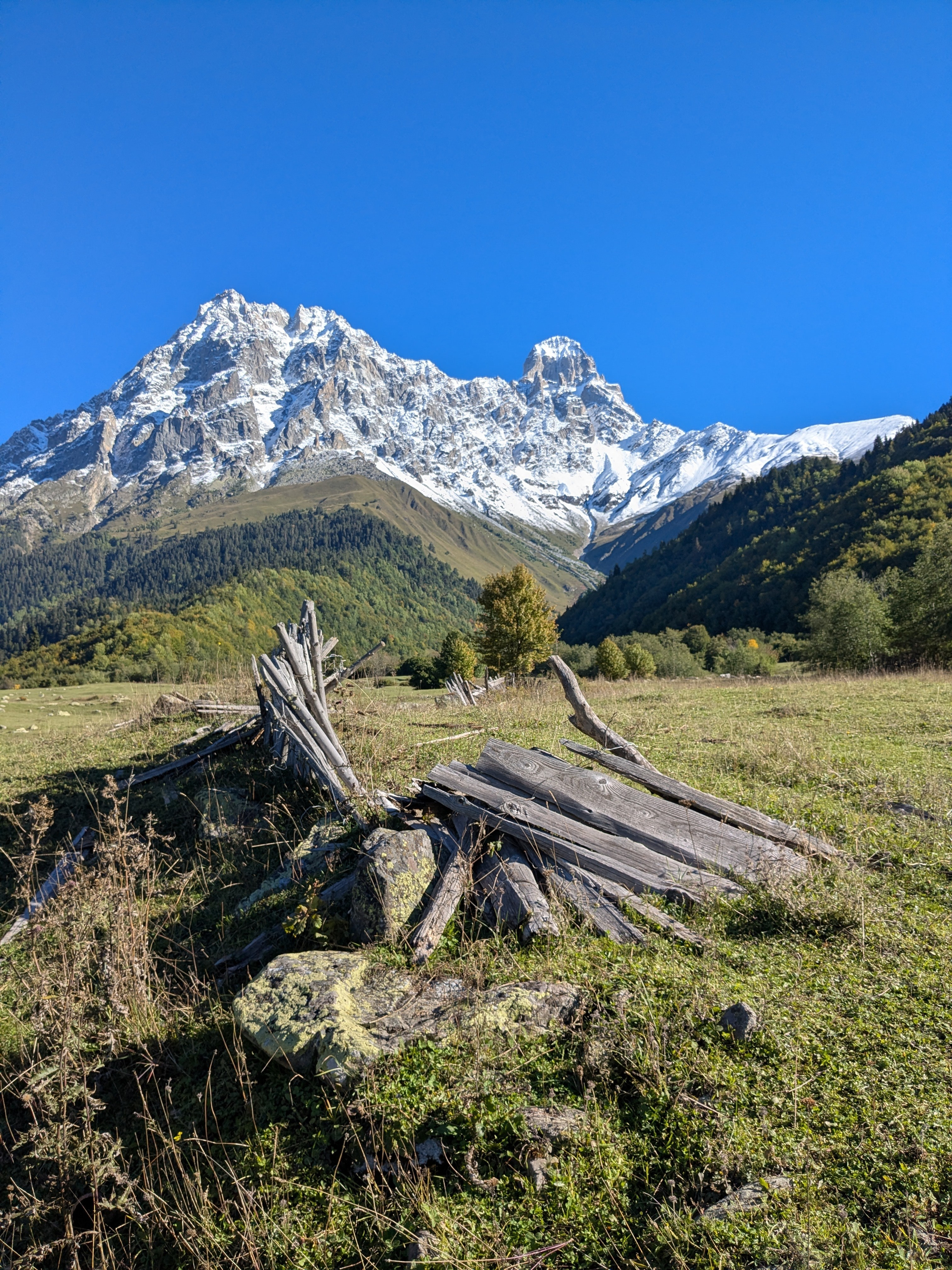 Mazeri — Zuruldi ridge — Tsvirmi. Улицы Мира