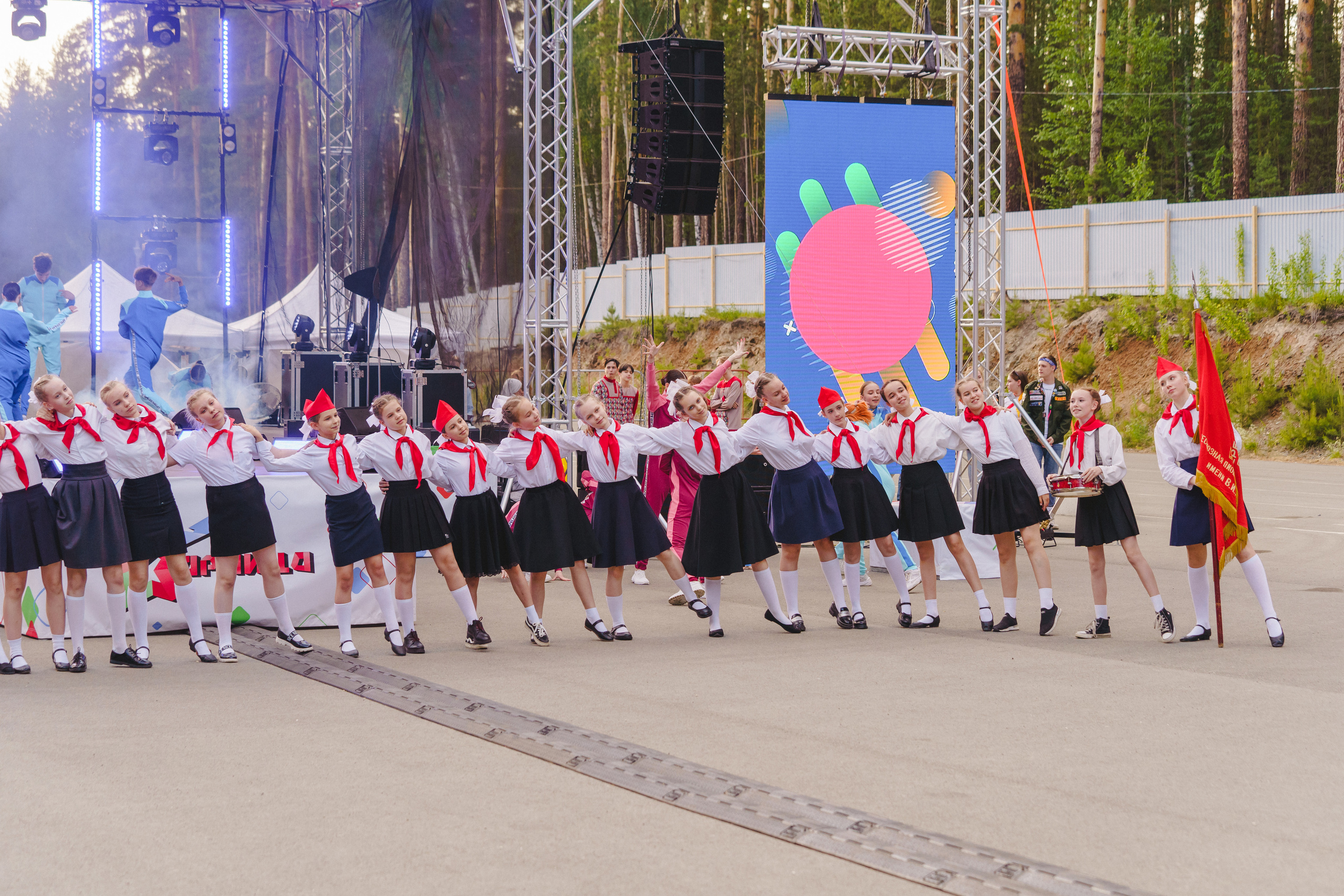 Юбилей БМАУ ДЗОЛ «Зарница». Фотограф в детский сад в Екатеринбурге, выпускные альбомы Юлия Умерова