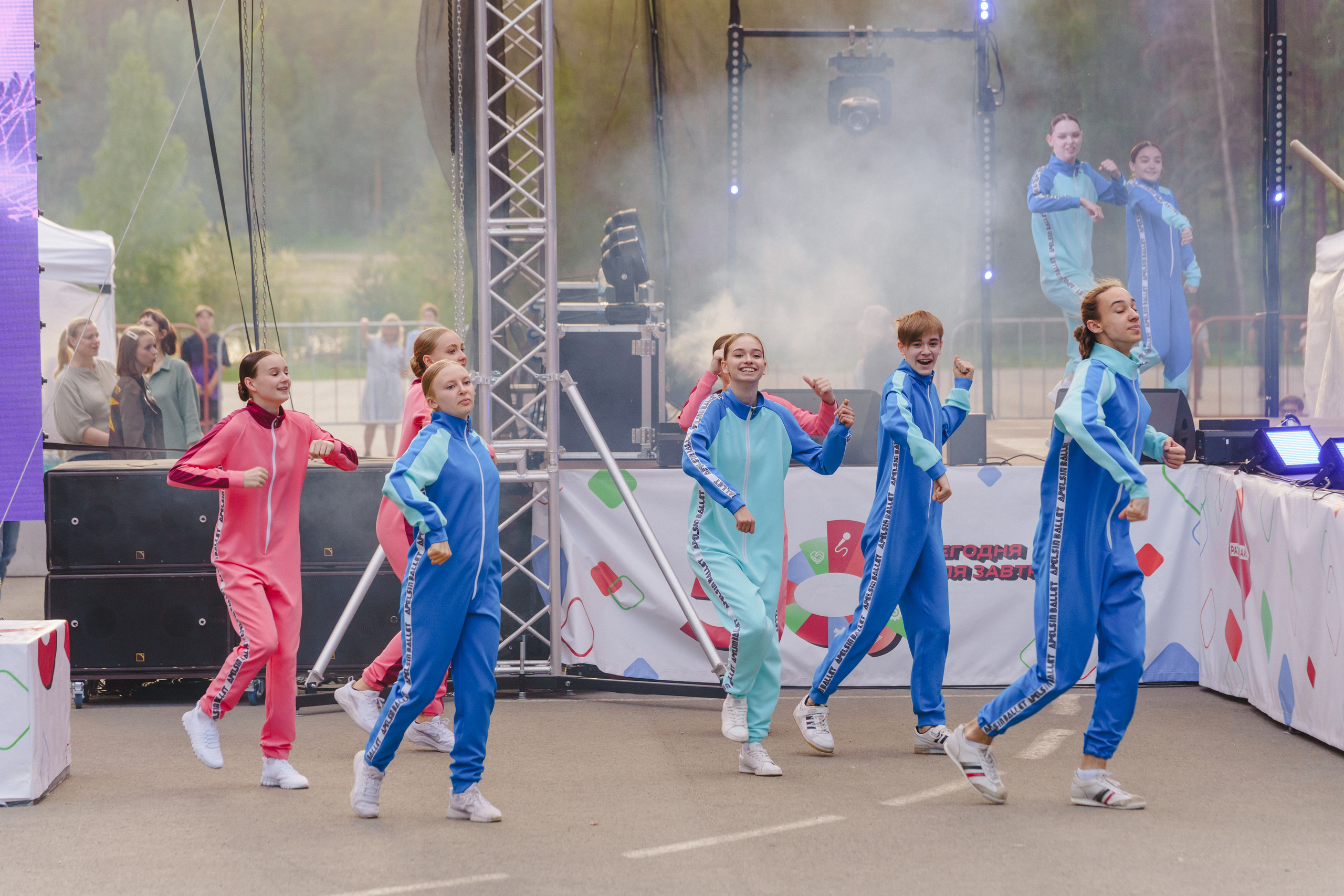Юбилей БМАУ ДЗОЛ «Зарница». Фотограф в детский сад в Екатеринбурге, выпускные альбомы Юлия Умерова