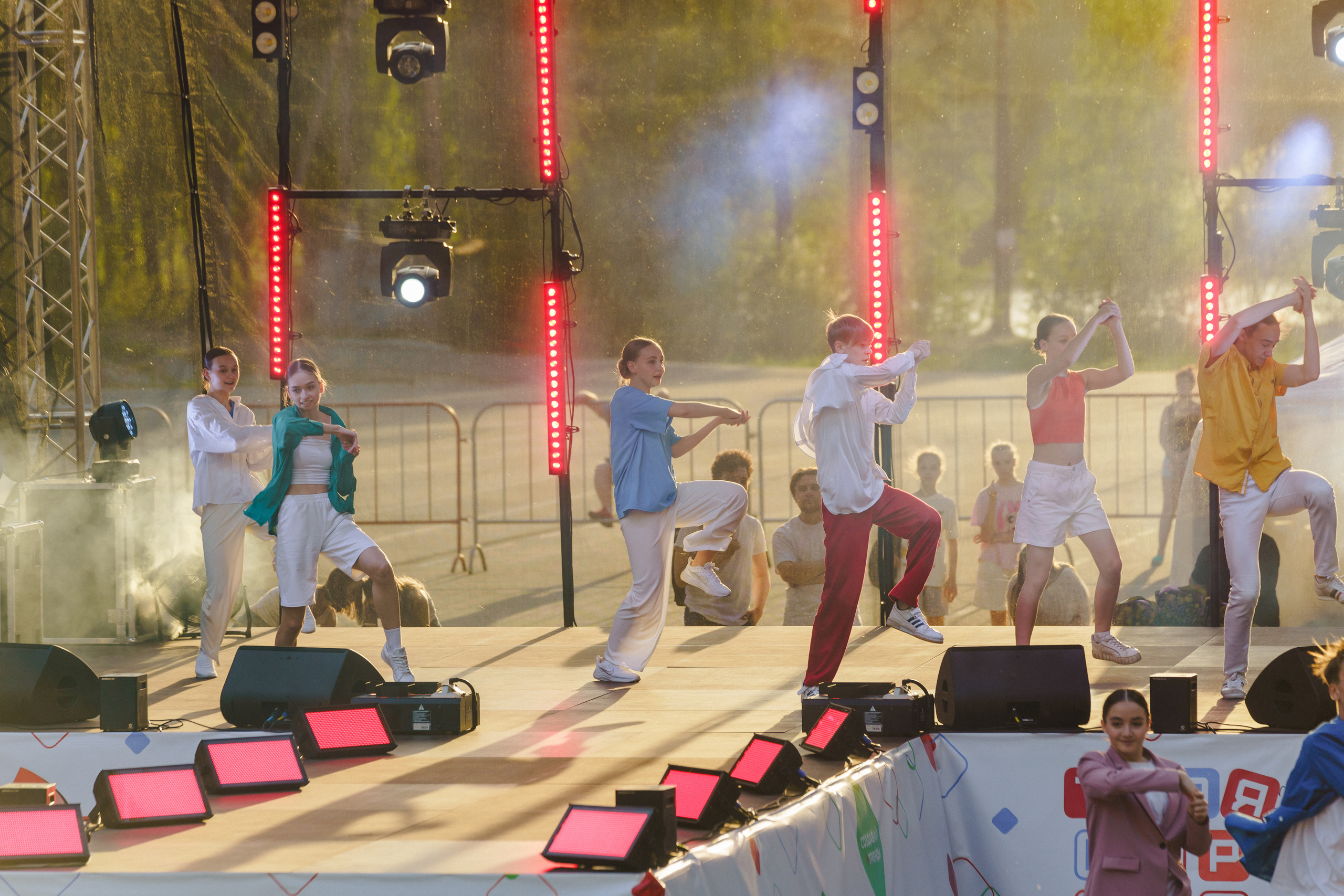 Юбилей БМАУ ДЗОЛ «Зарница». Фотограф в детский сад в Екатеринбурге, выпускные альбомы Юлия Умерова