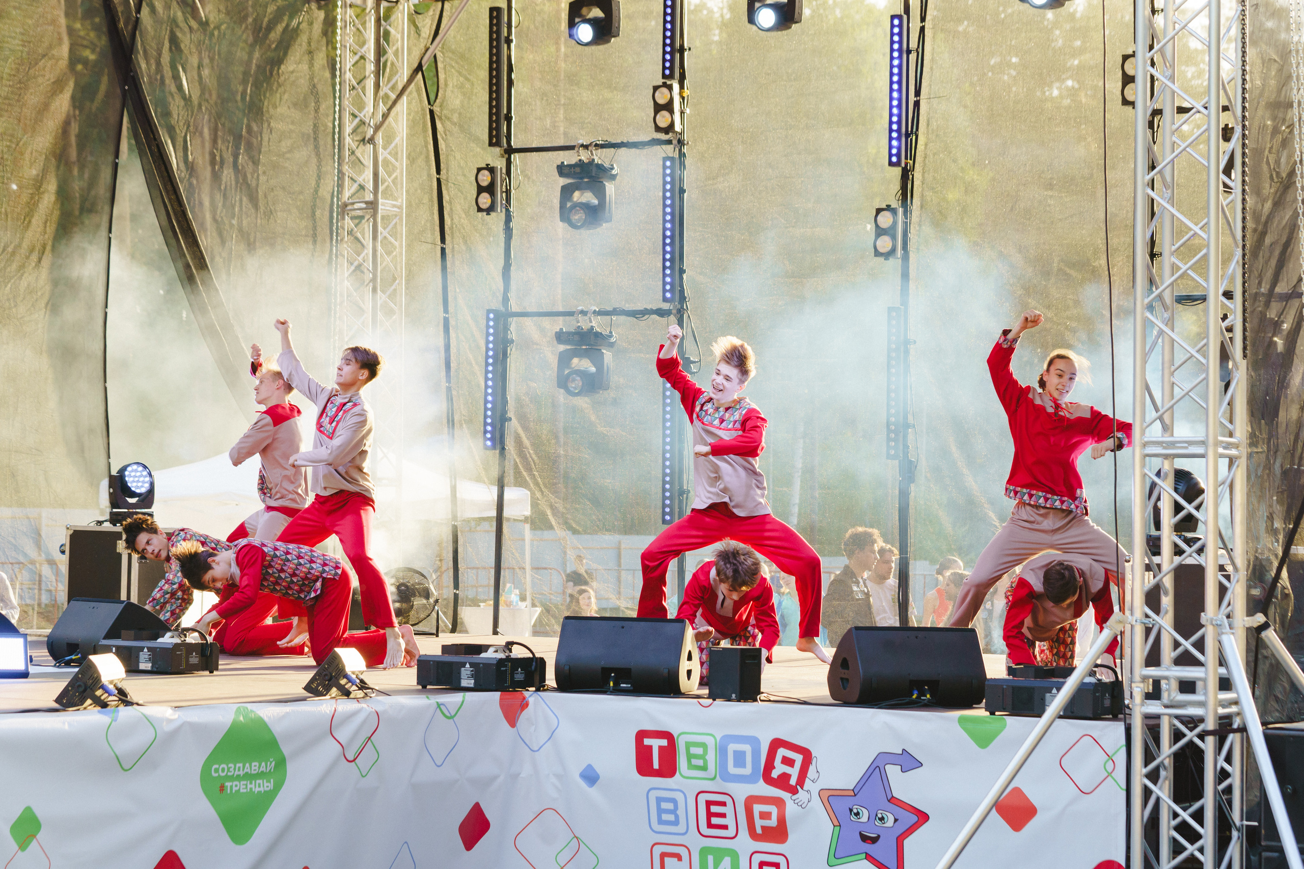 Юбилей БМАУ ДЗОЛ «Зарница». Фотограф в детский сад в Екатеринбурге, выпускные альбомы Юлия Умерова