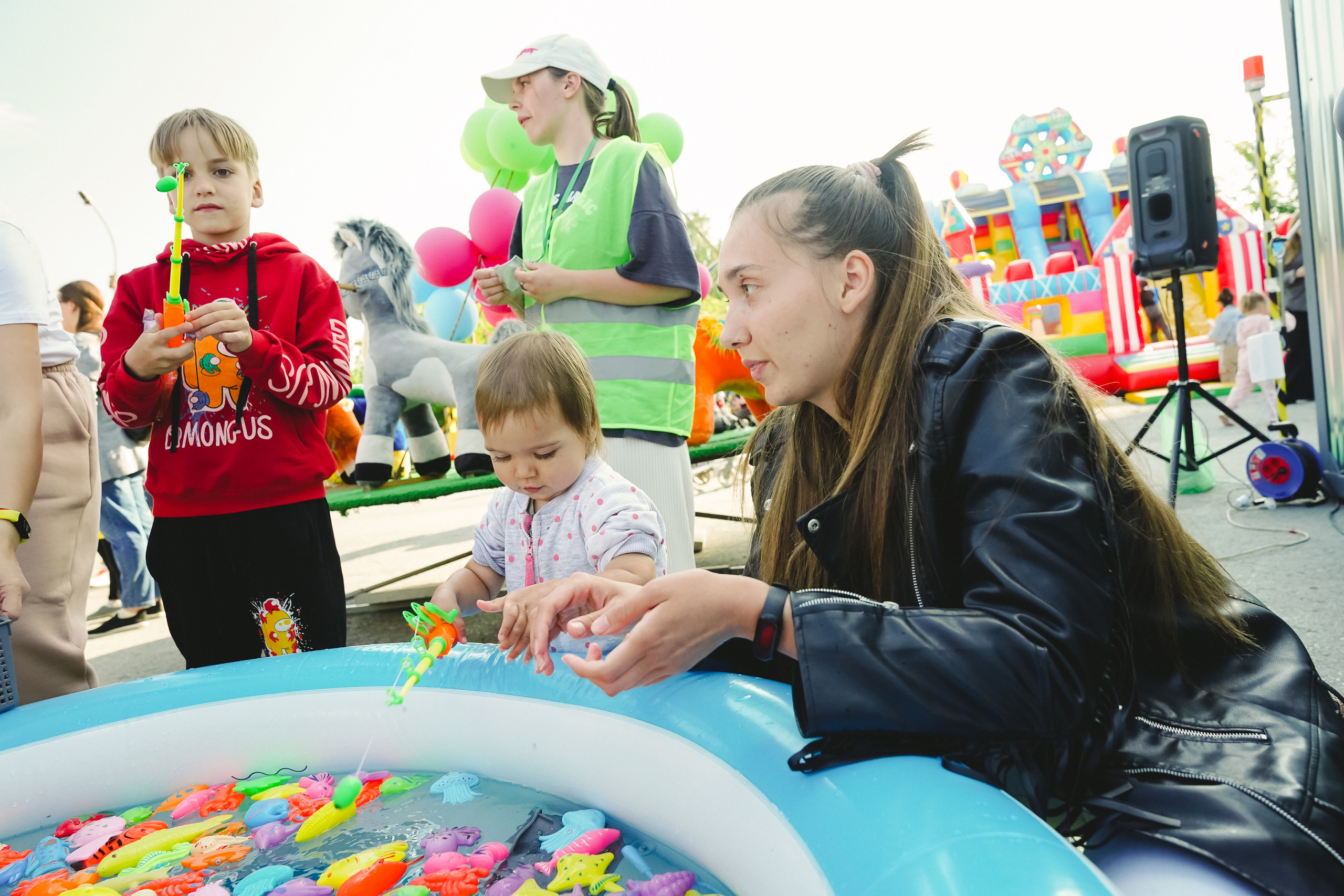 Открытие парка аттракционов «Галактика развлечений». Фотограф в детский сад в Екатеринбурге, выпускные альбомы Юлия Умерова