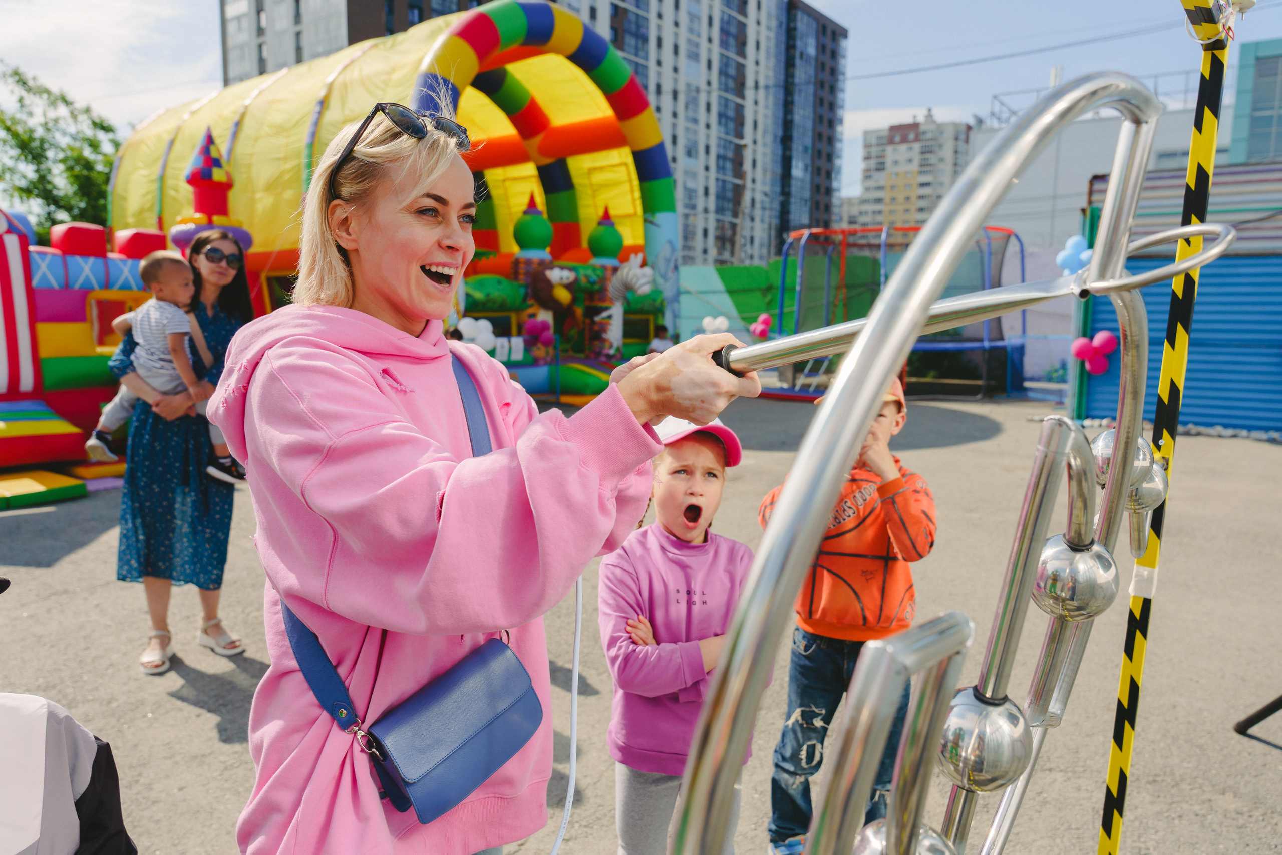 Открытие парка аттракционов «Галактика развлечений». Фотограф в детский сад в Екатеринбурге, выпускные альбомы Юлия Умерова