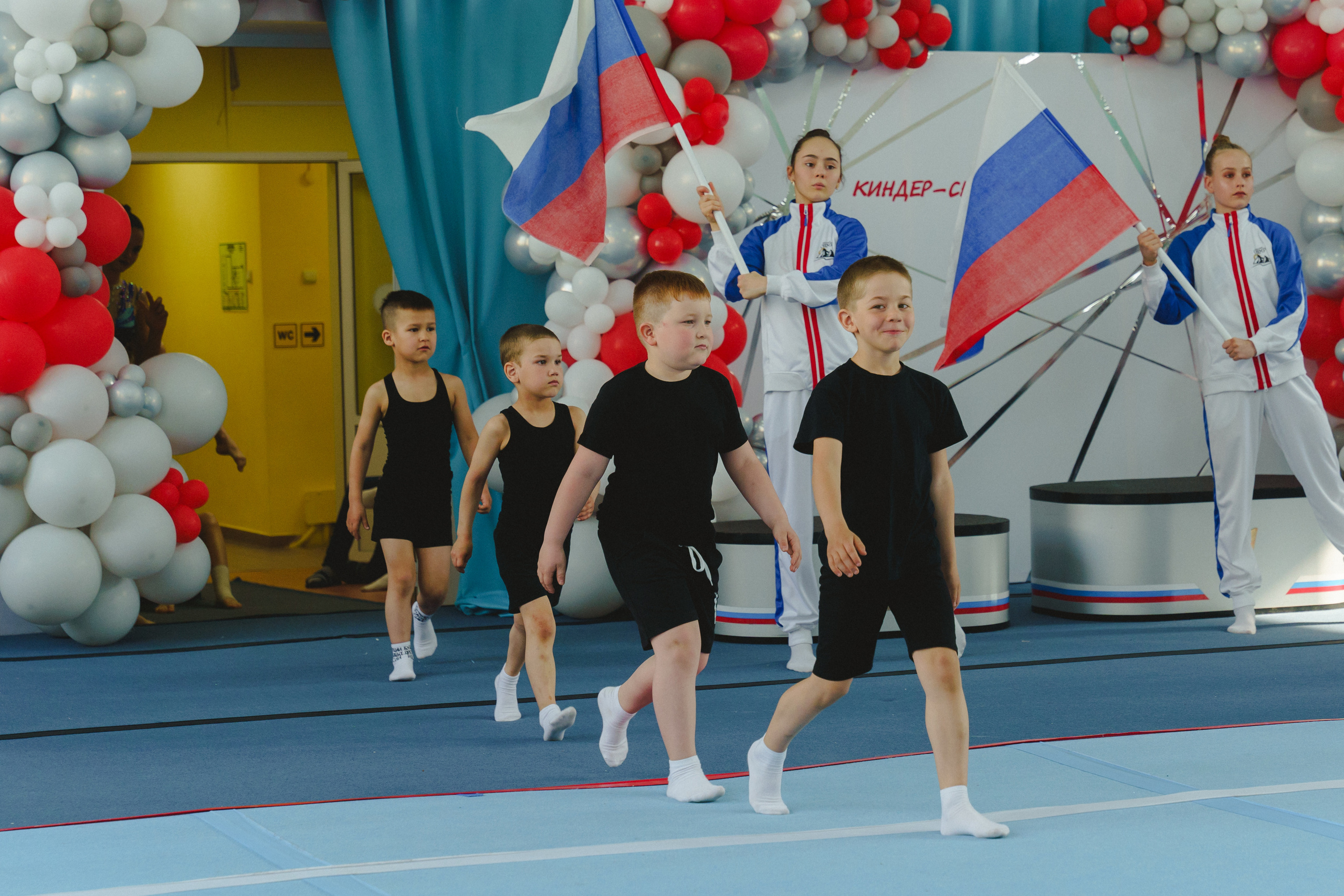 Межрегиональные соревнования по спортивной акробатике «Киндер Сюрприз». Фотограф в детский сад в Екатеринбурге, выпускные альбомы Юлия Умерова