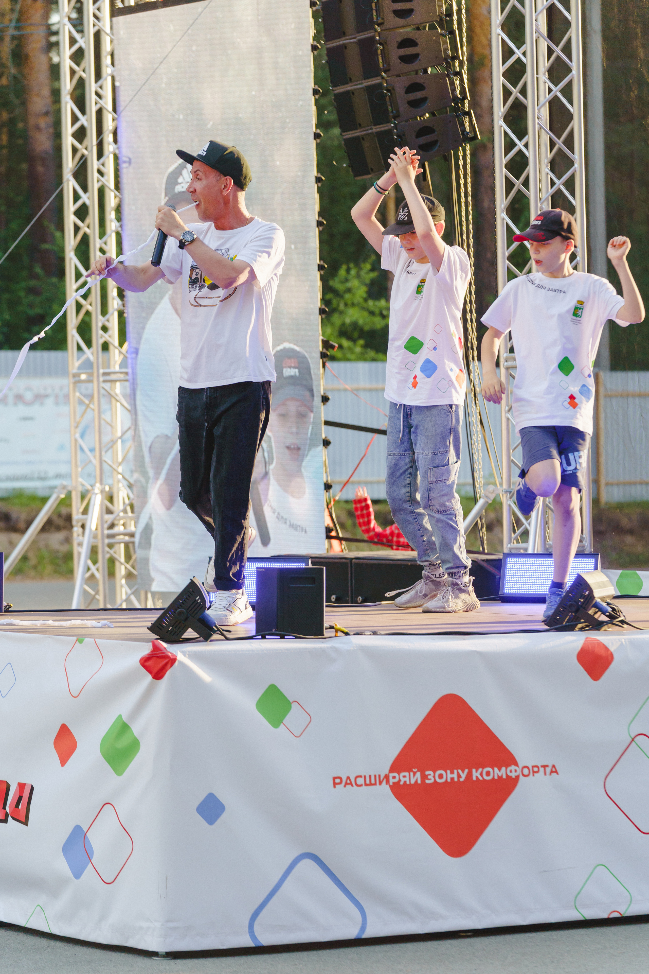 Юбилей БМАУ ДЗОЛ «Зарница». Фотограф в детский сад в Екатеринбурге, выпускные альбомы Юлия Умерова