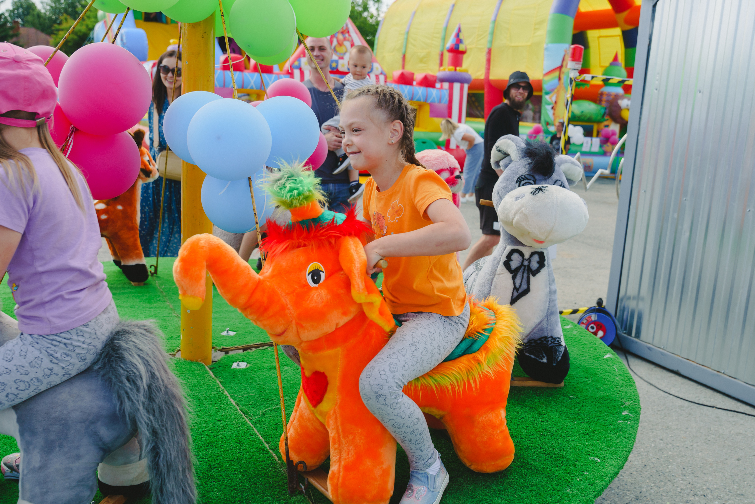 Открытие парка аттракционов «Галактика развлечений». Фотограф в детский сад в Екатеринбурге, выпускные альбомы Юлия Умерова