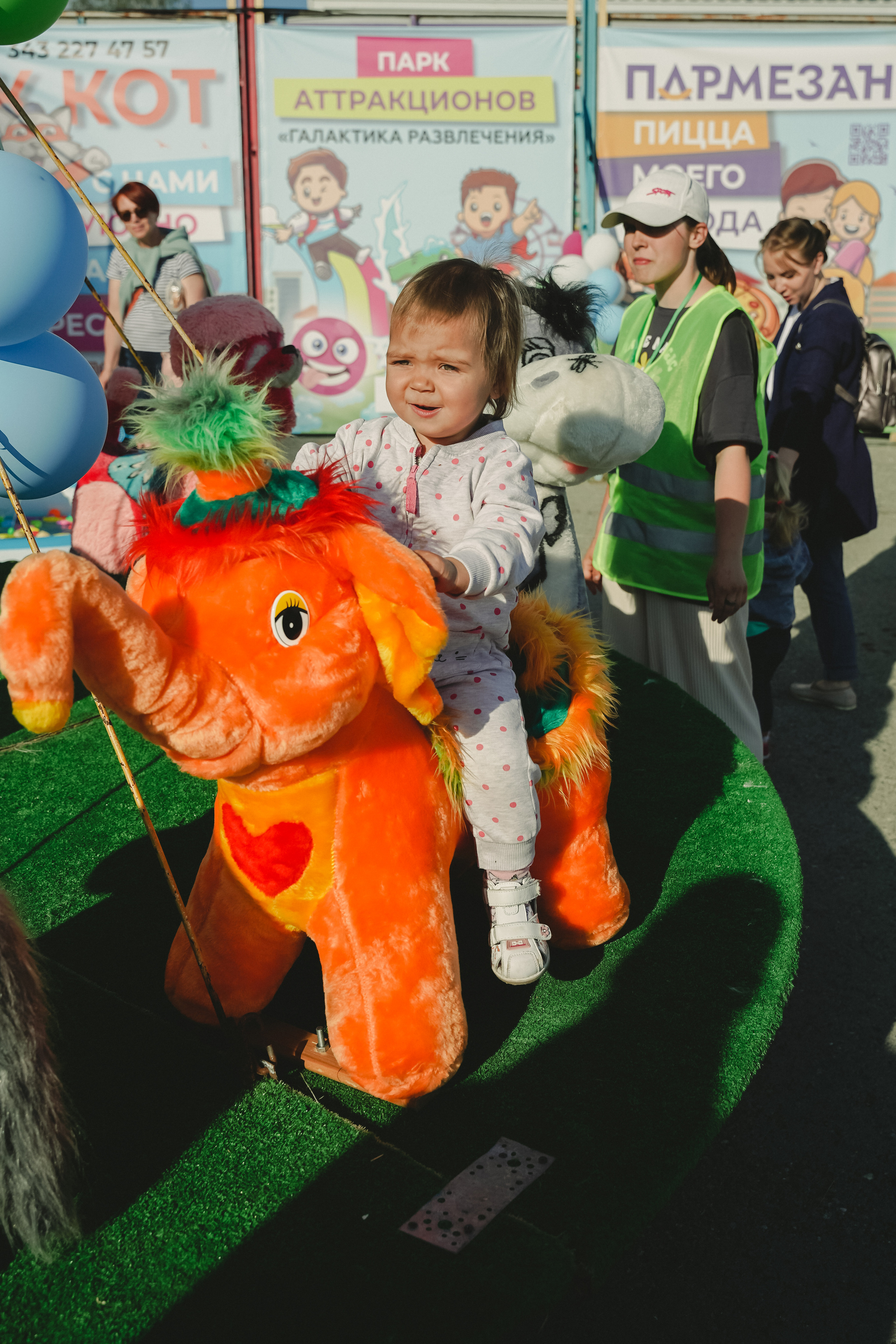 Открытие парка аттракционов «Галактика развлечений». Фотограф в детский сад в Екатеринбурге, выпускные альбомы Юлия Умерова