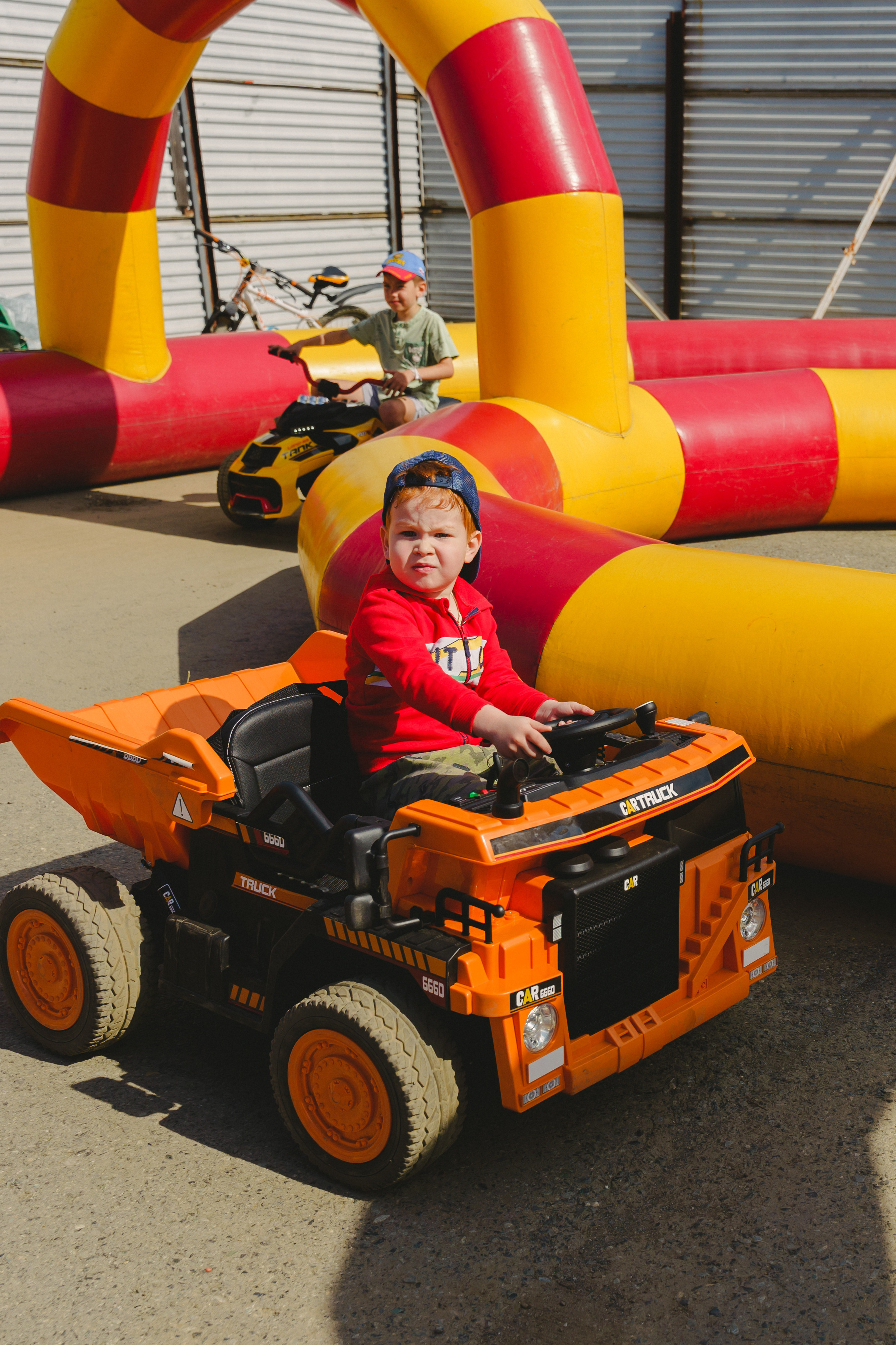 Открытие парка аттракционов «Галактика развлечений». Фотограф в детский сад в Екатеринбурге, выпускные альбомы Юлия Умерова