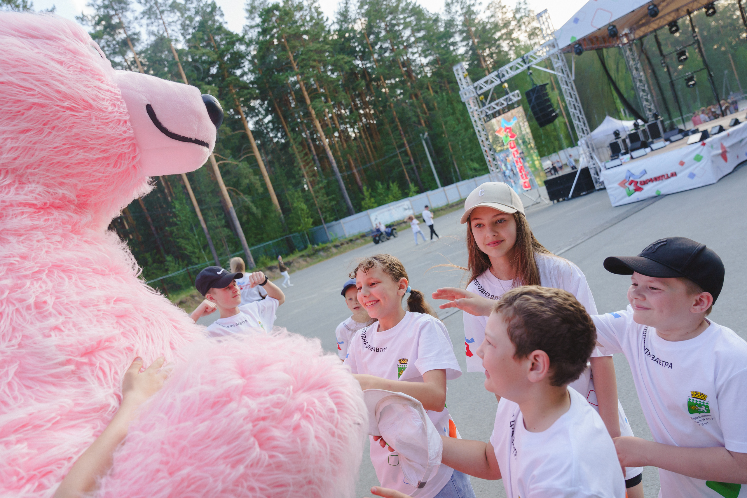 Юбилей БМАУ ДЗОЛ «Зарница». Фотограф в детский сад в Екатеринбурге, выпускные альбомы Юлия Умерова