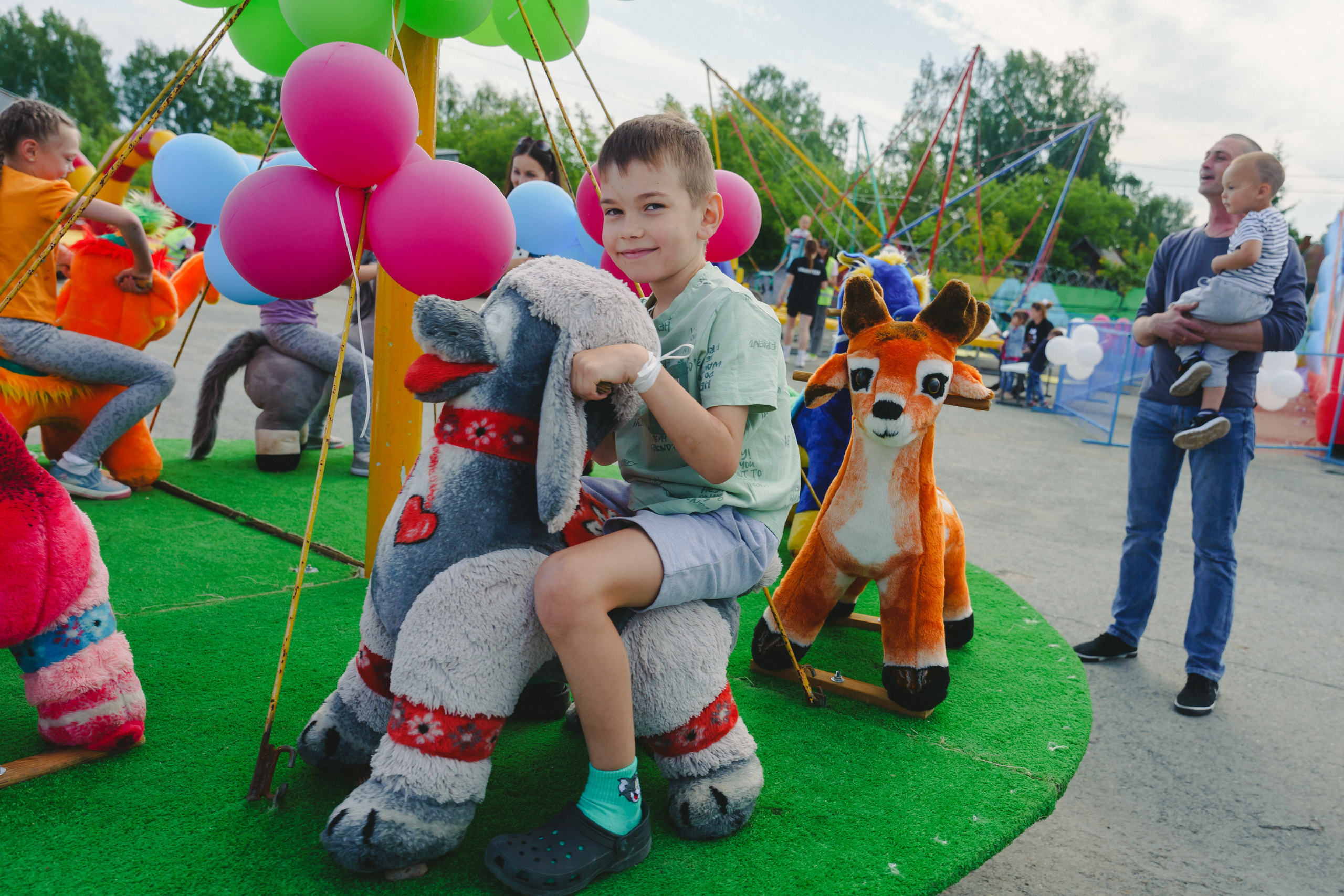 Открытие парка аттракционов «Галактика развлечений». Фотограф в детский сад в Екатеринбурге, выпускные альбомы Юлия Умерова