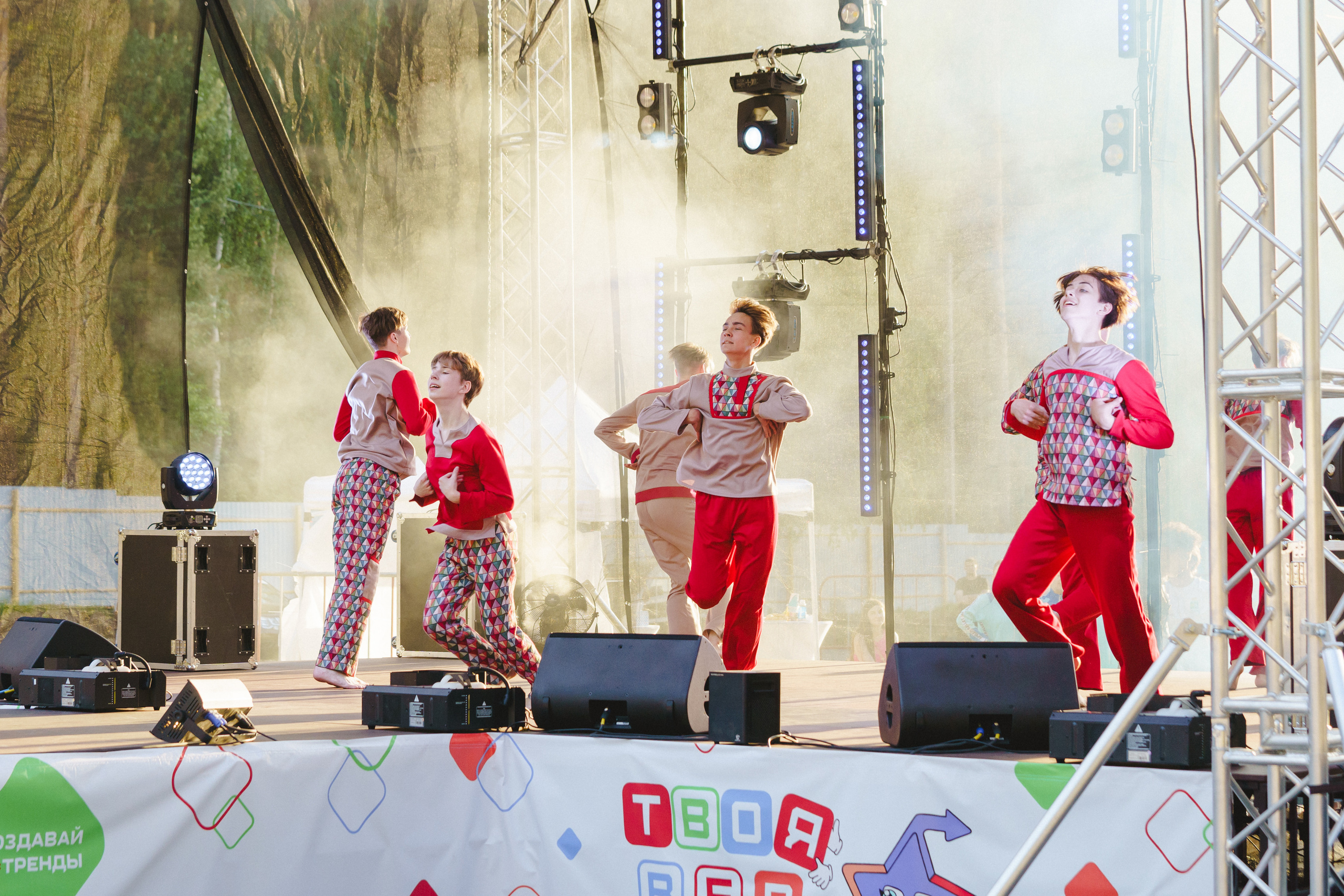 Юбилей БМАУ ДЗОЛ «Зарница». Фотограф в детский сад в Екатеринбурге, выпускные альбомы Юлия Умерова