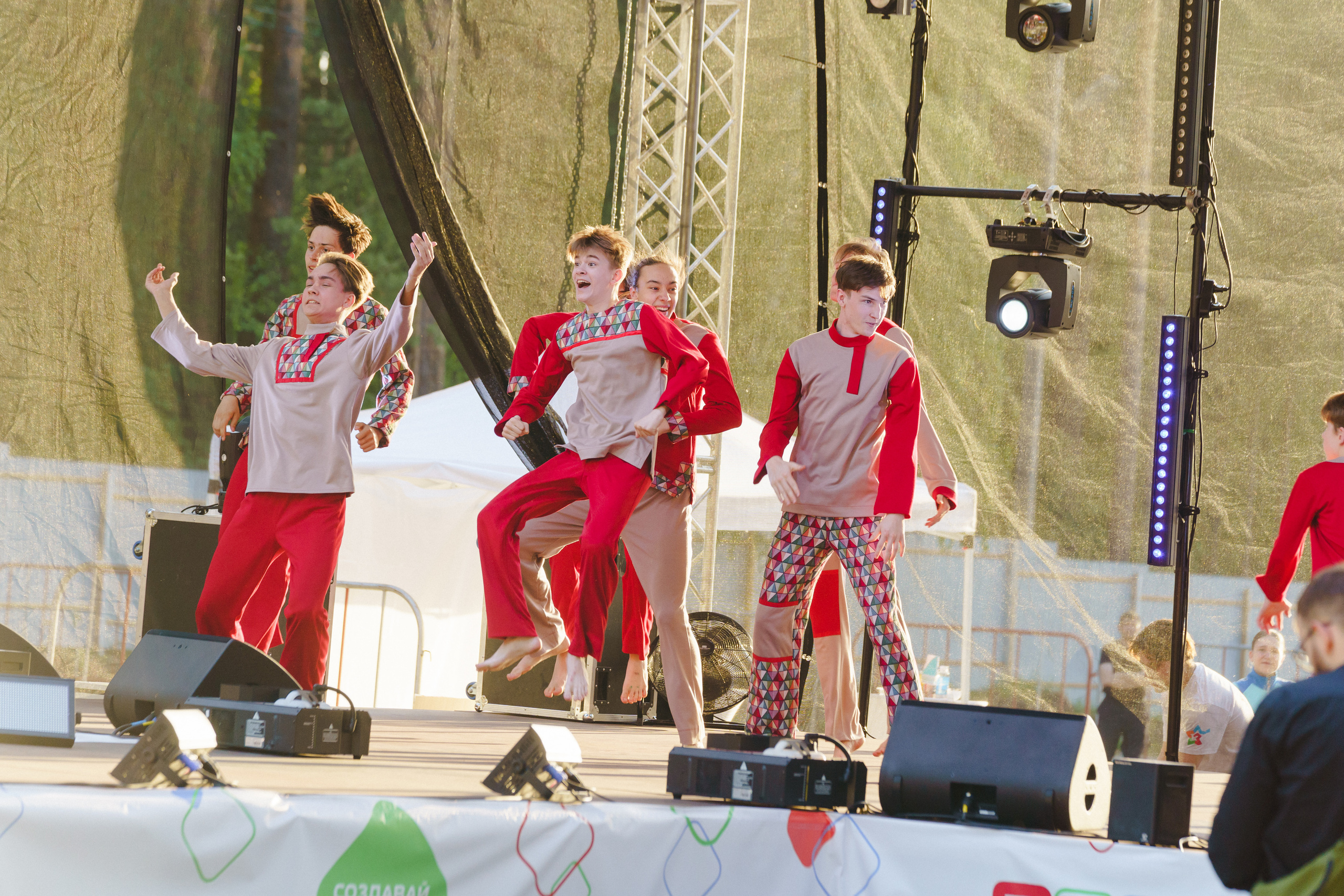 Юбилей БМАУ ДЗОЛ «Зарница». Фотограф в детский сад в Екатеринбурге, выпускные альбомы Юлия Умерова