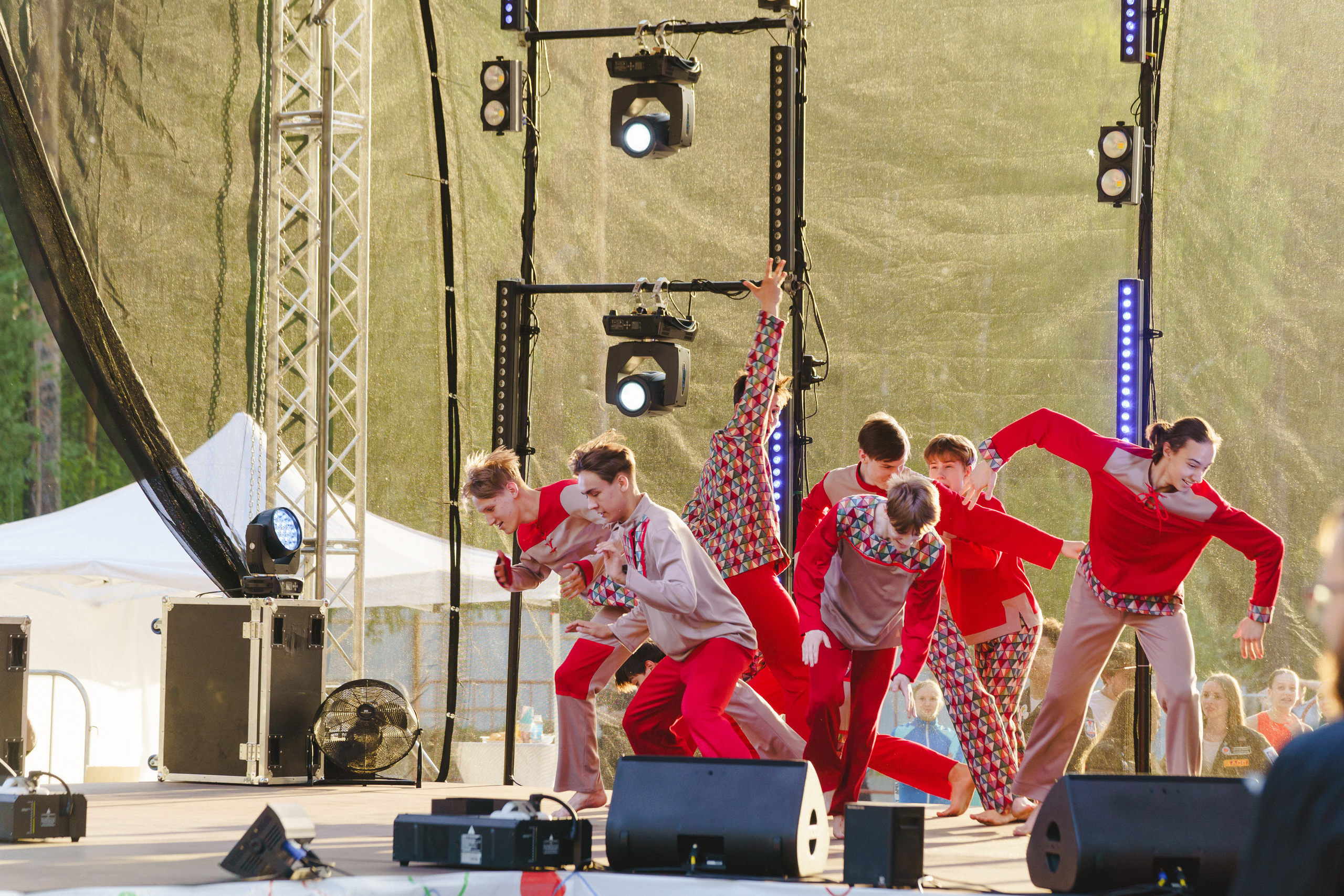 Юбилей БМАУ ДЗОЛ «Зарница». Фотограф в детский сад в Екатеринбурге, выпускные альбомы Юлия Умерова