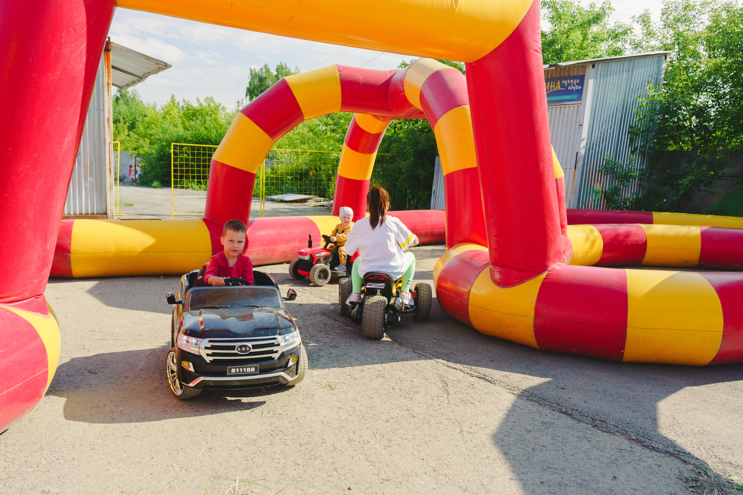 Открытие парка аттракционов «Галактика развлечений». Фотограф в детский сад в Екатеринбурге, выпускные альбомы Юлия Умерова