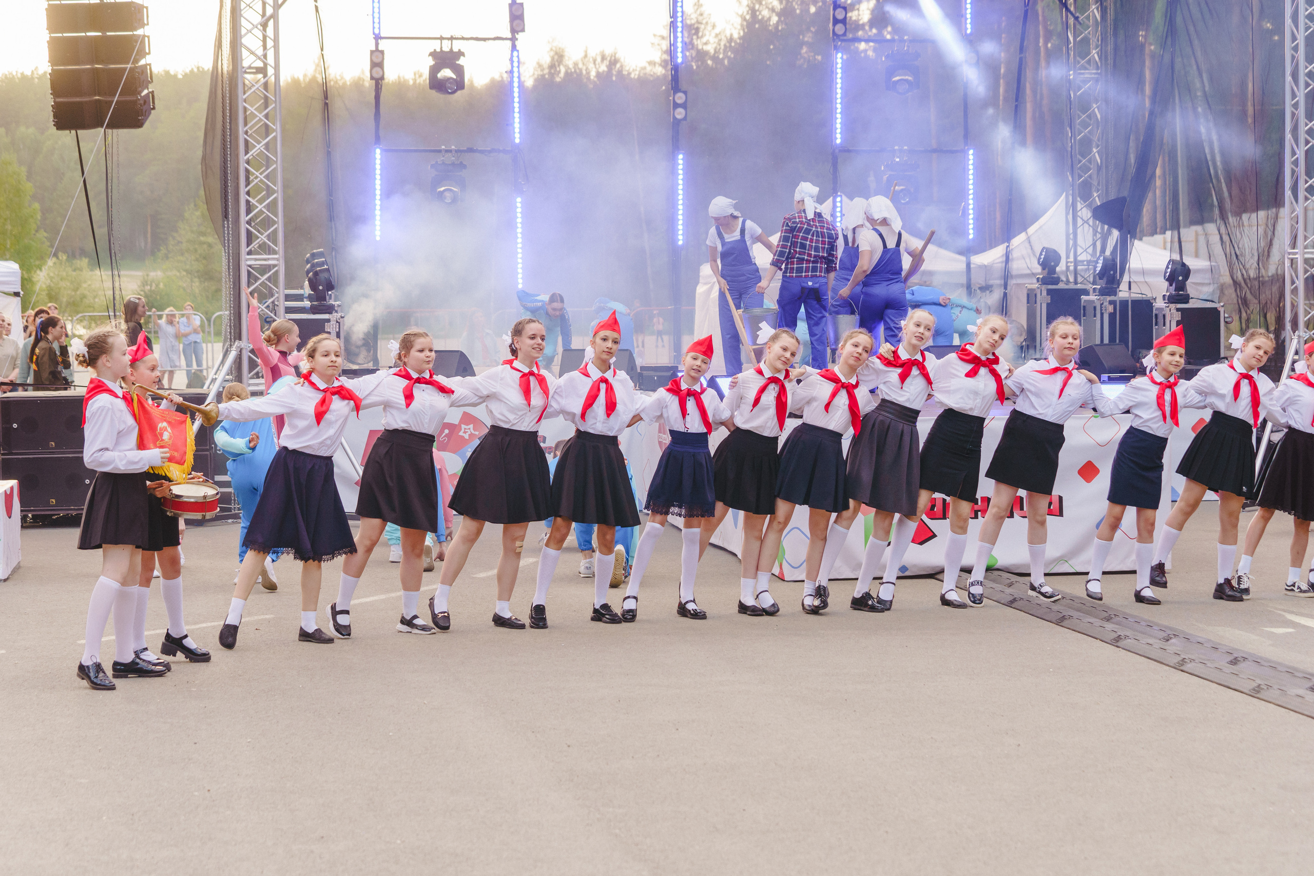 Юбилей БМАУ ДЗОЛ «Зарница». Фотограф в детский сад в Екатеринбурге, выпускные альбомы Юлия Умерова