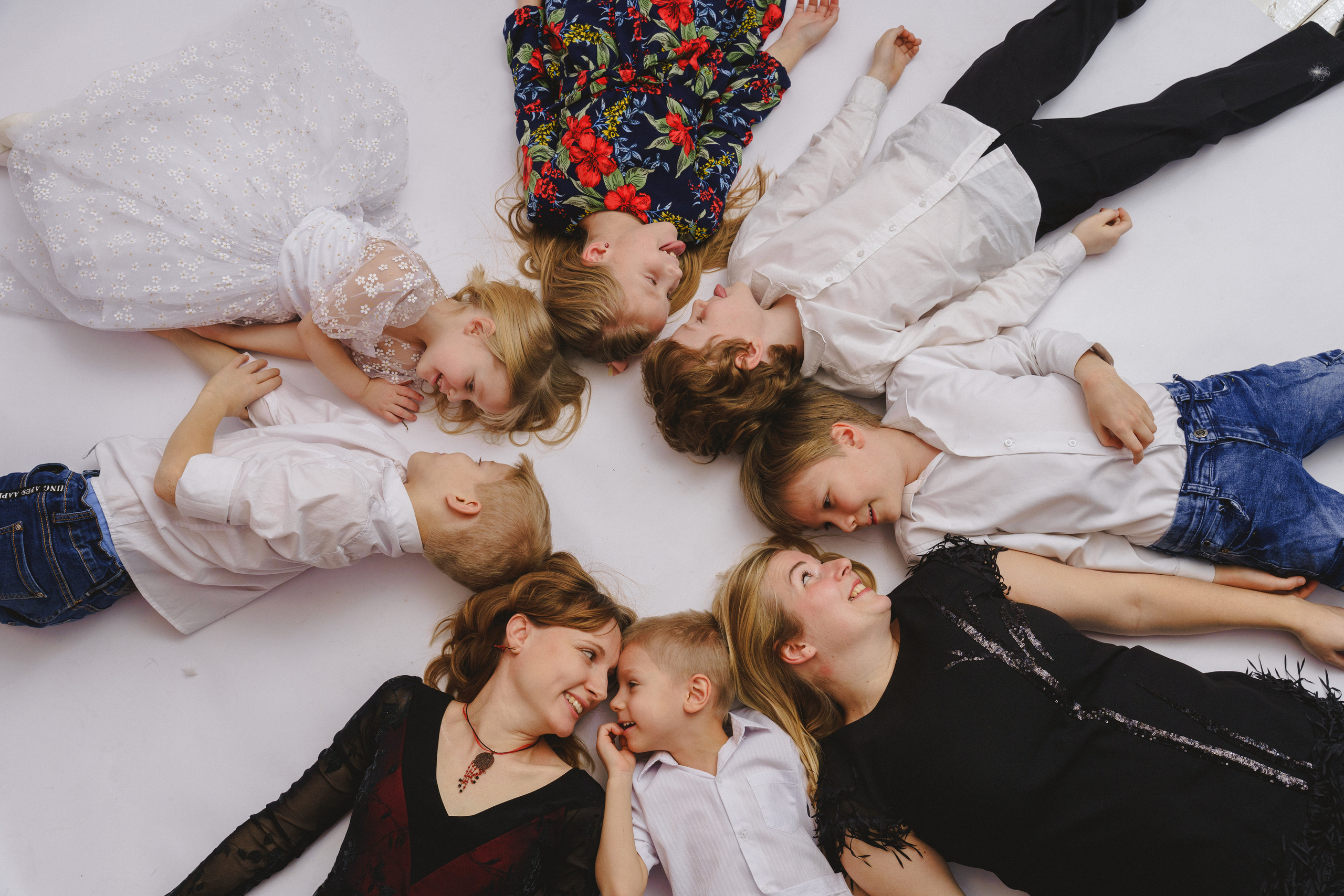 Фотосессия большой Семьи. Фотограф в детский сад в Екатеринбурге, выпускные альбомы Юлия Умерова