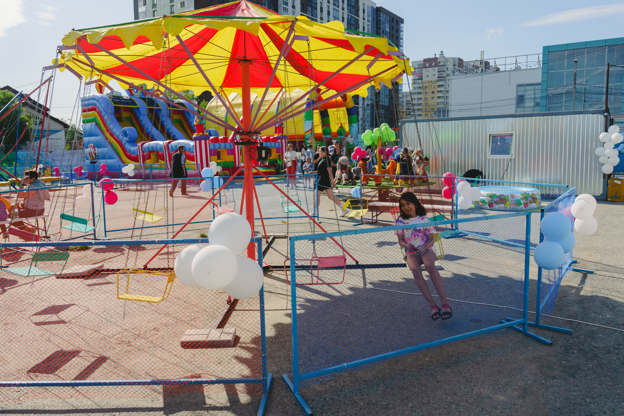 Открытие парка аттракционов «Галактика развлечений». Фотограф в детский сад в Екатеринбурге, выпускные альбомы Юлия Умерова