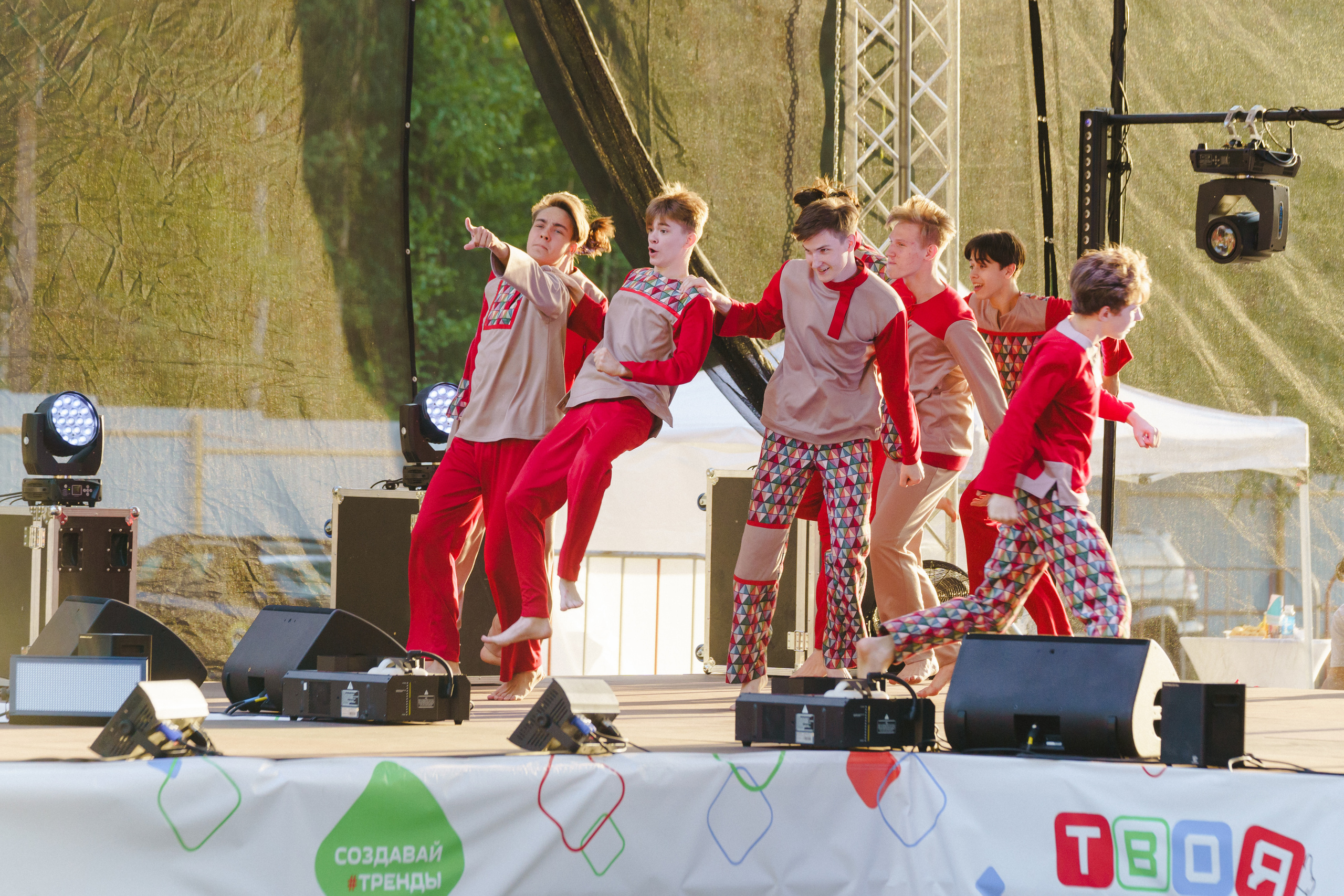 Юбилей БМАУ ДЗОЛ «Зарница». Фотограф в детский сад в Екатеринбурге, выпускные альбомы Юлия Умерова