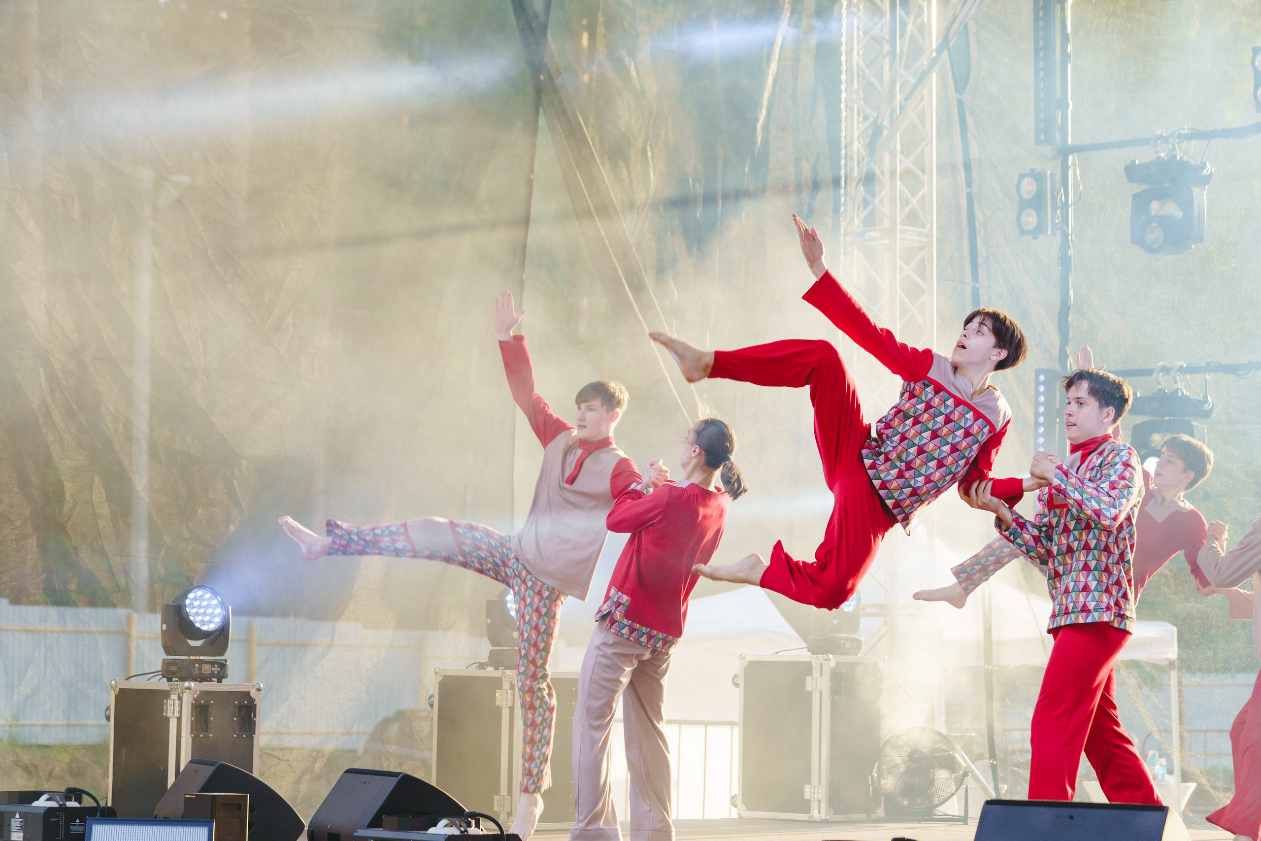 Юбилей БМАУ ДЗОЛ «Зарница». Фотограф в детский сад в Екатеринбурге, выпускные альбомы Юлия Умерова