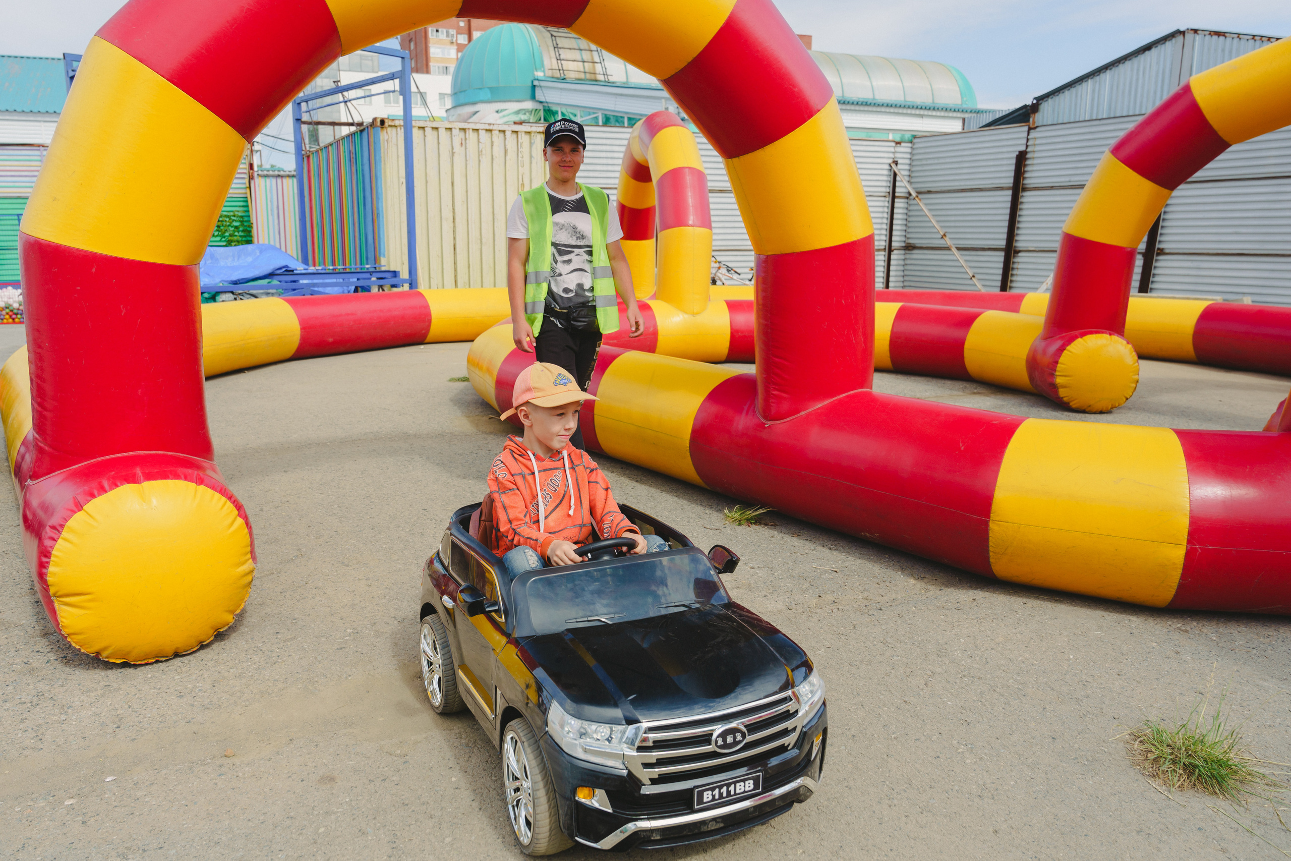 Открытие парка аттракционов «Галактика развлечений». Фотограф в детский сад в Екатеринбурге, выпускные альбомы Юлия Умерова