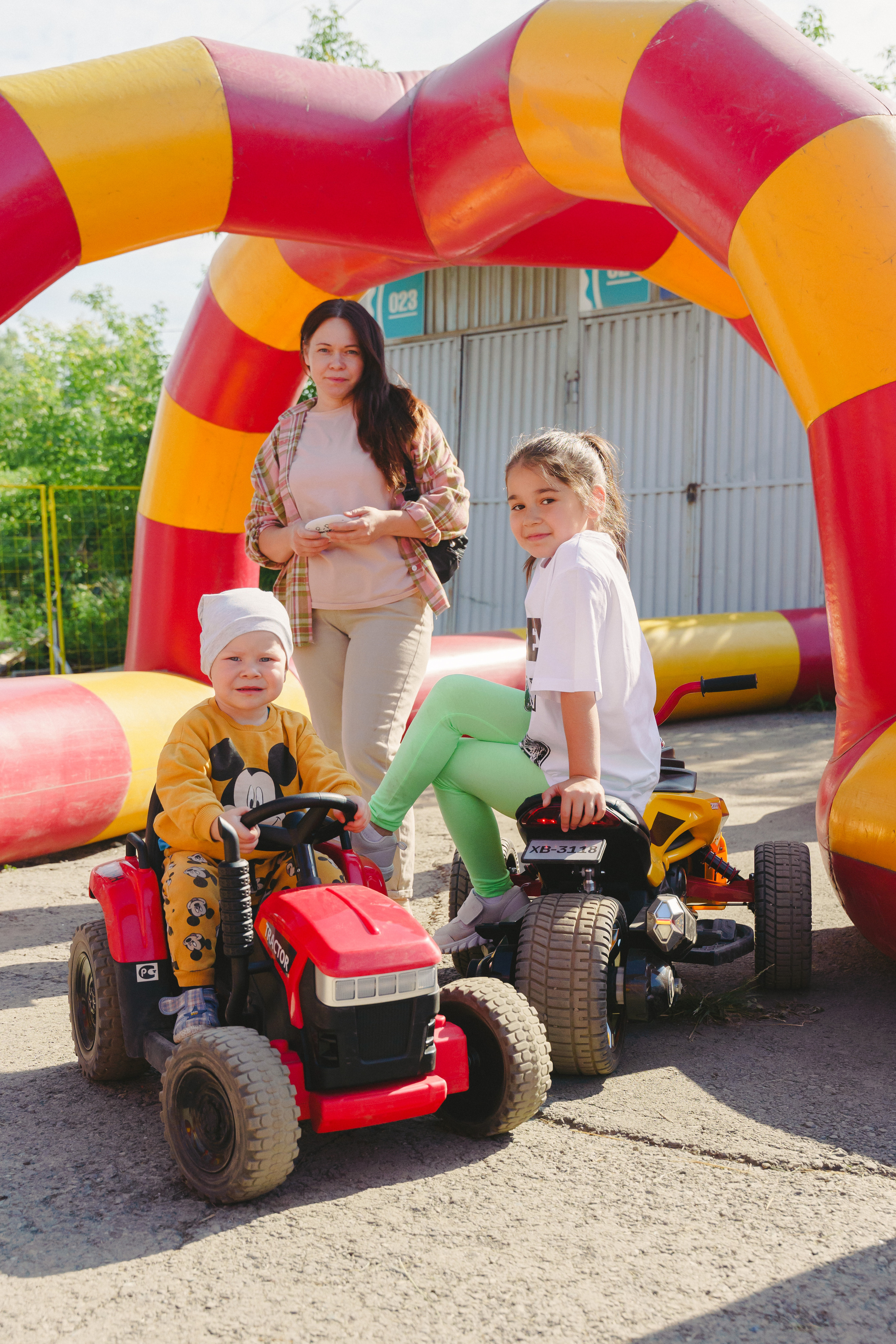 Открытие парка аттракционов «Галактика развлечений». Фотограф в детский сад в Екатеринбурге, выпускные альбомы Юлия Умерова
