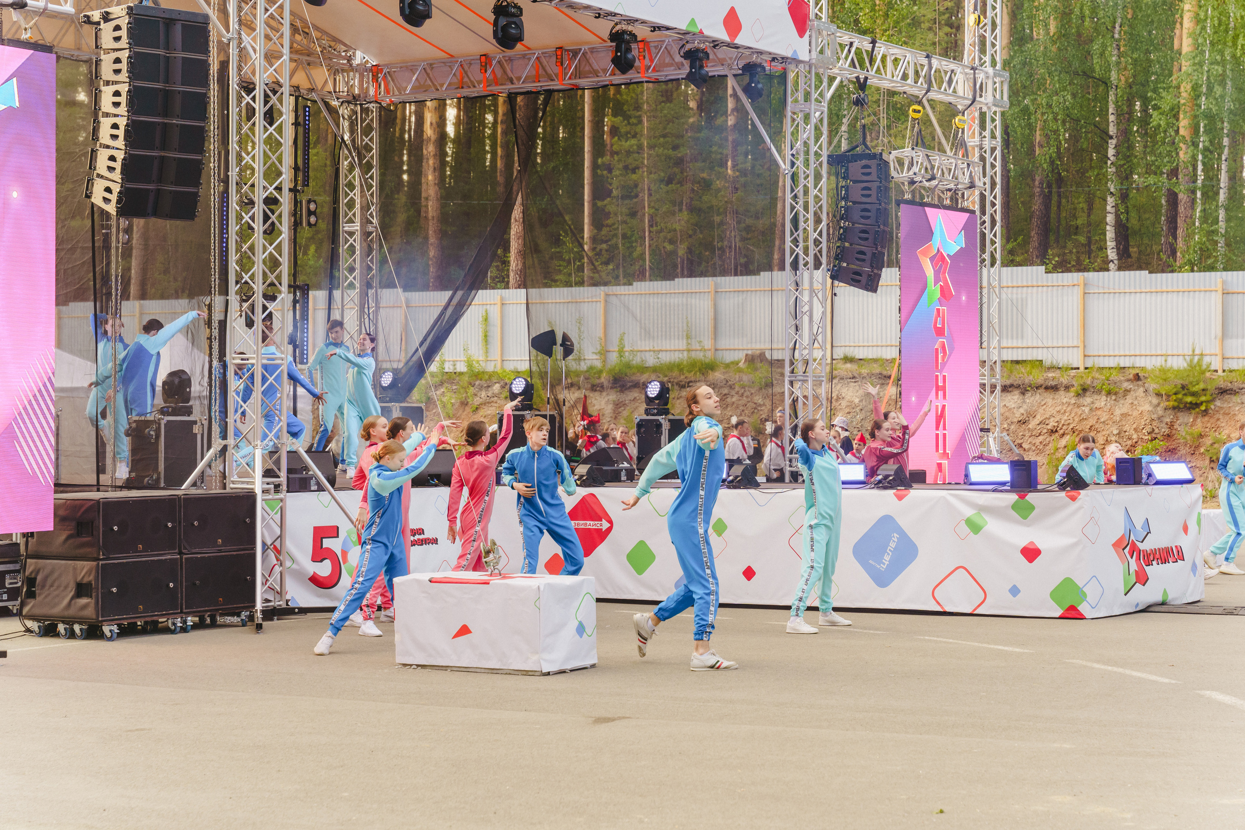 Юбилей БМАУ ДЗОЛ «Зарница». Фотограф в детский сад в Екатеринбурге, выпускные альбомы Юлия Умерова