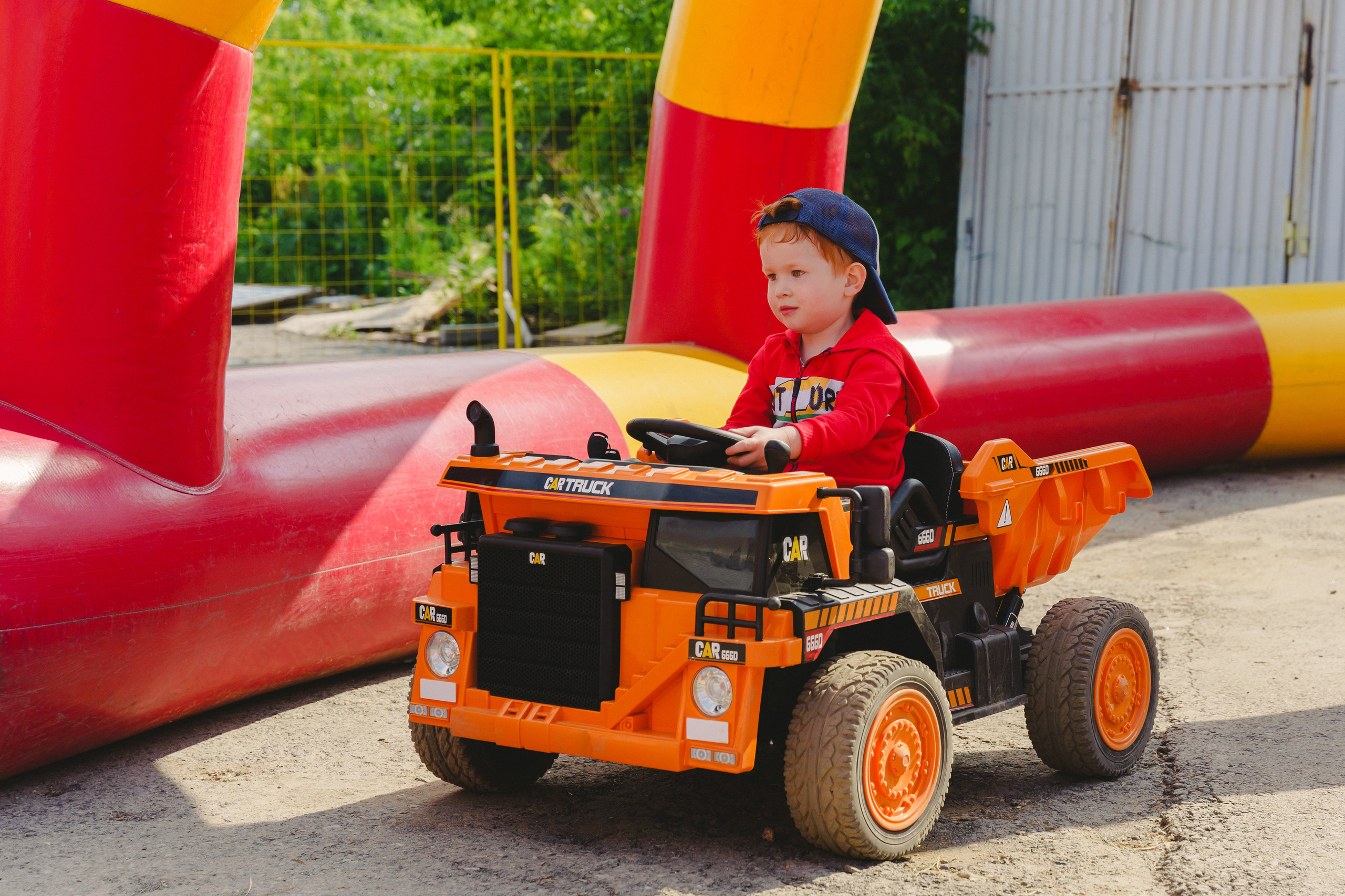Открытие парка аттракционов «Галактика развлечений». Фотограф в детский сад в Екатеринбурге, выпускные альбомы Юлия Умерова