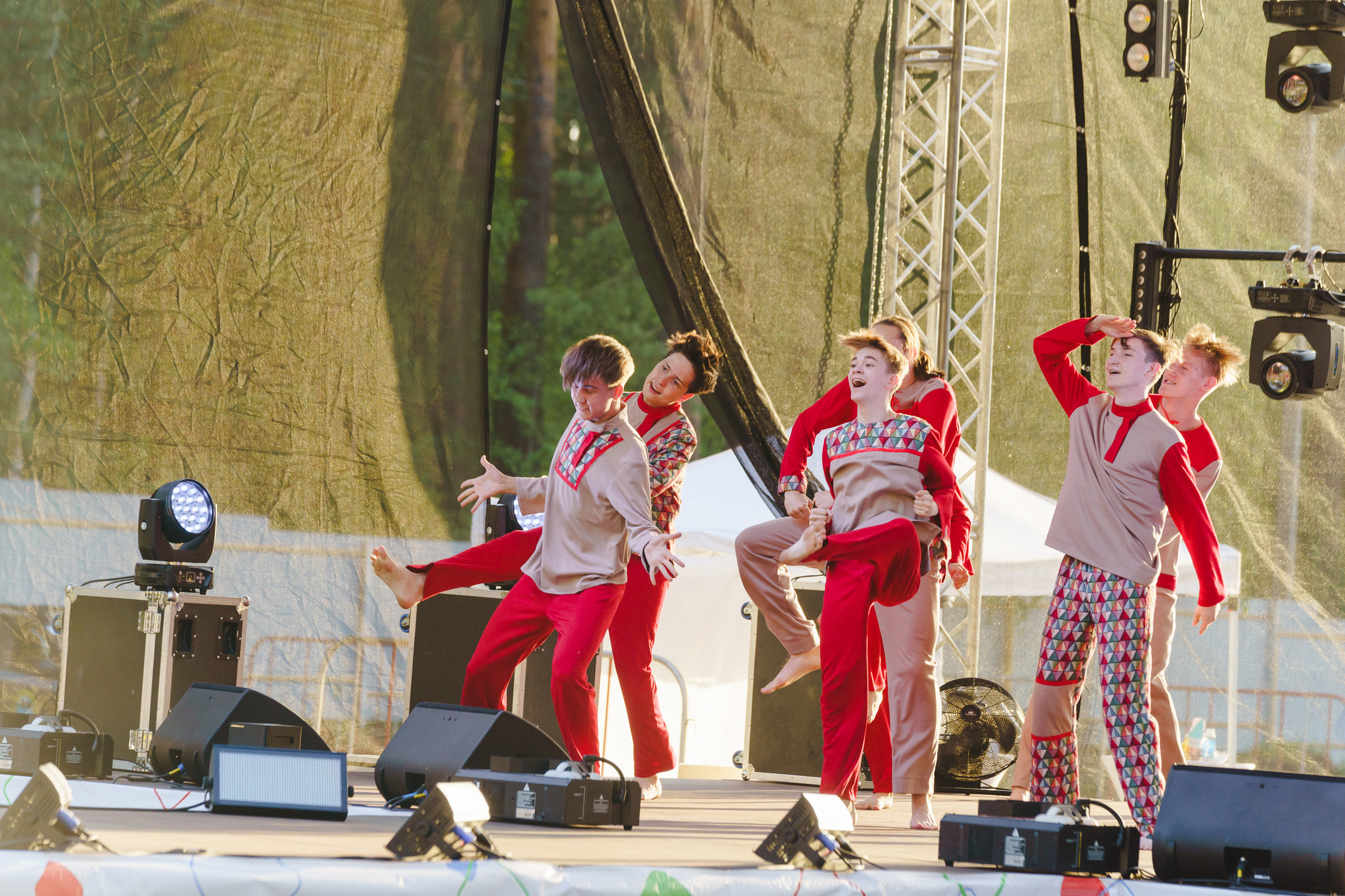 Юбилей БМАУ ДЗОЛ «Зарница». Фотограф в детский сад в Екатеринбурге, выпускные альбомы Юлия Умерова