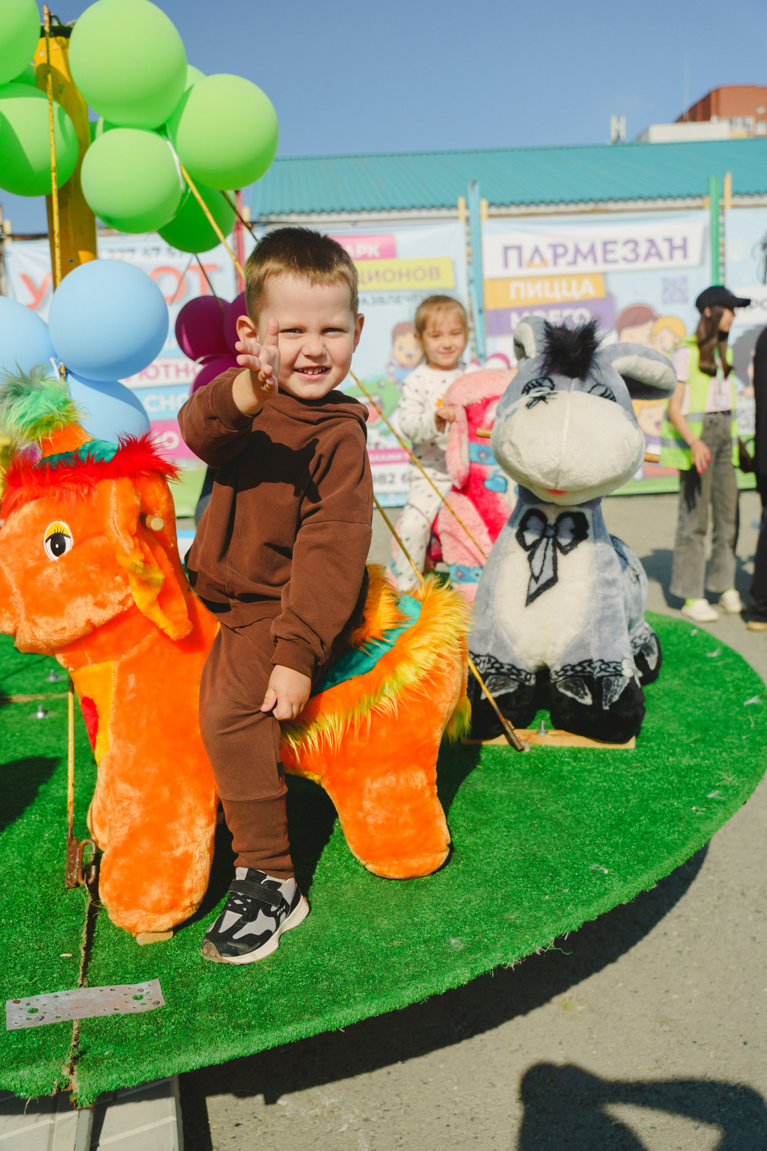 Открытие парка аттракционов «Галактика развлечений». Фотограф в детский сад в Екатеринбурге, выпускные альбомы Юлия Умерова