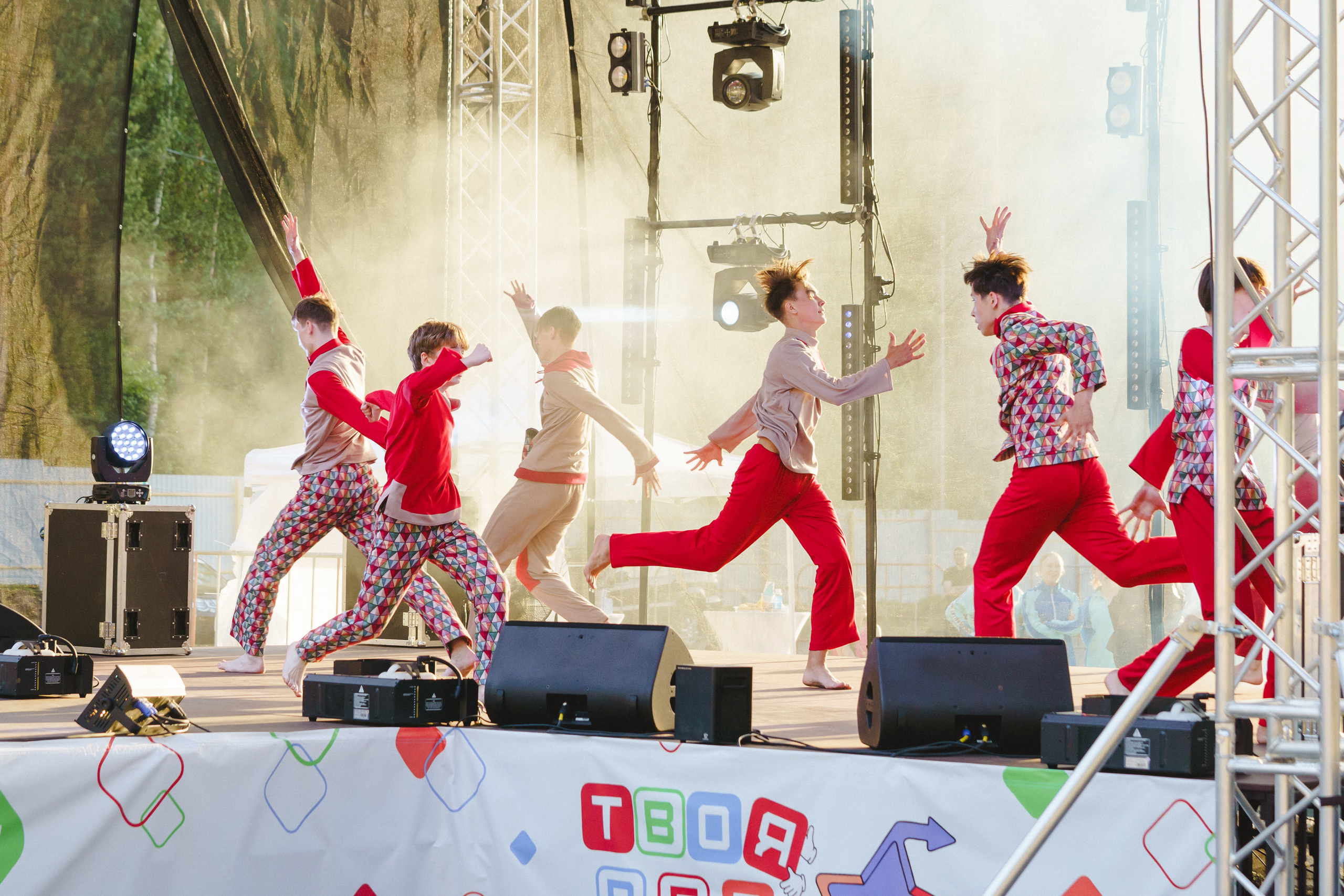 Юбилей БМАУ ДЗОЛ «Зарница». Фотограф в детский сад в Екатеринбурге, выпускные альбомы Юлия Умерова