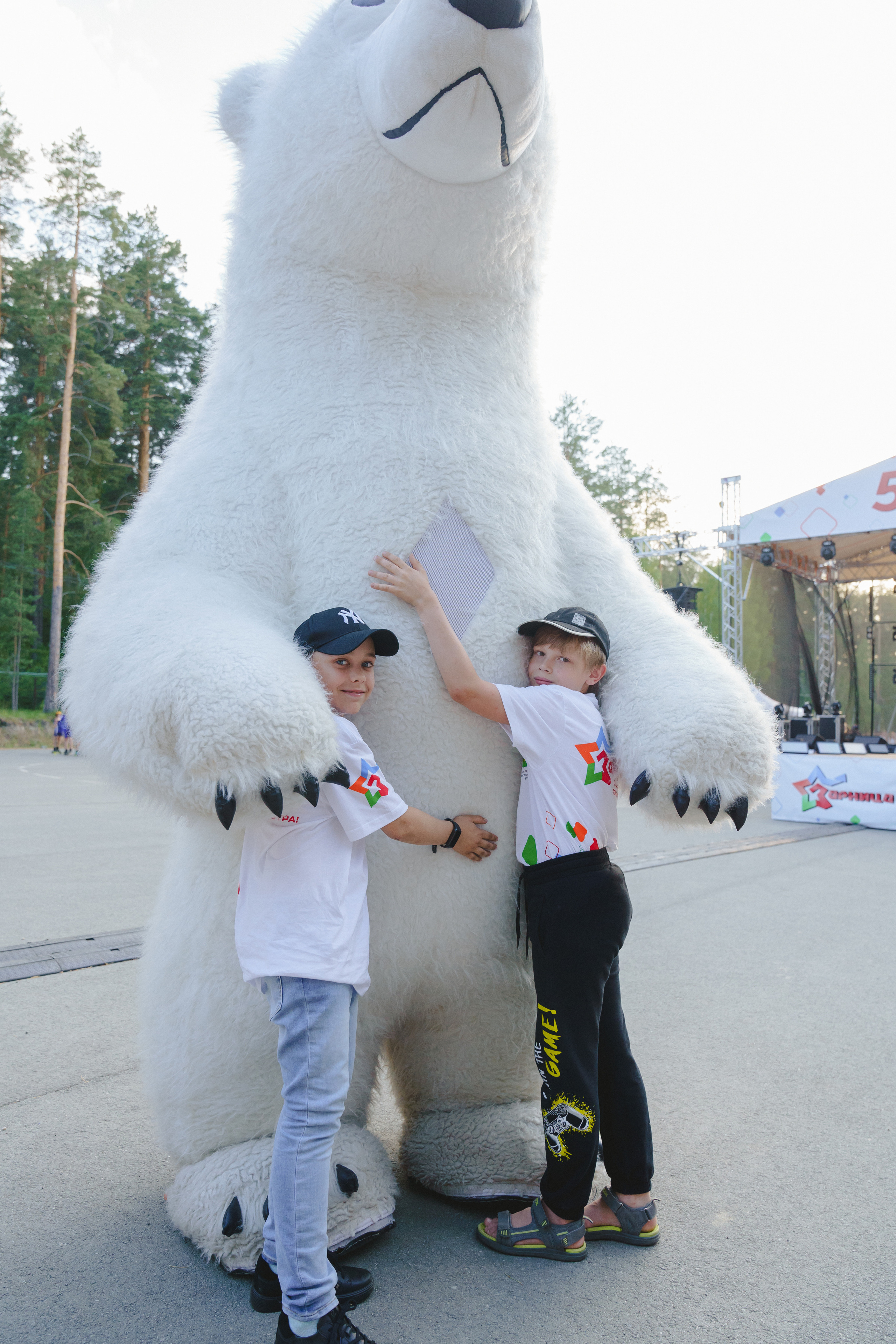 Юбилей БМАУ ДЗОЛ «Зарница». Фотограф в детский сад в Екатеринбурге, выпускные альбомы Юлия Умерова