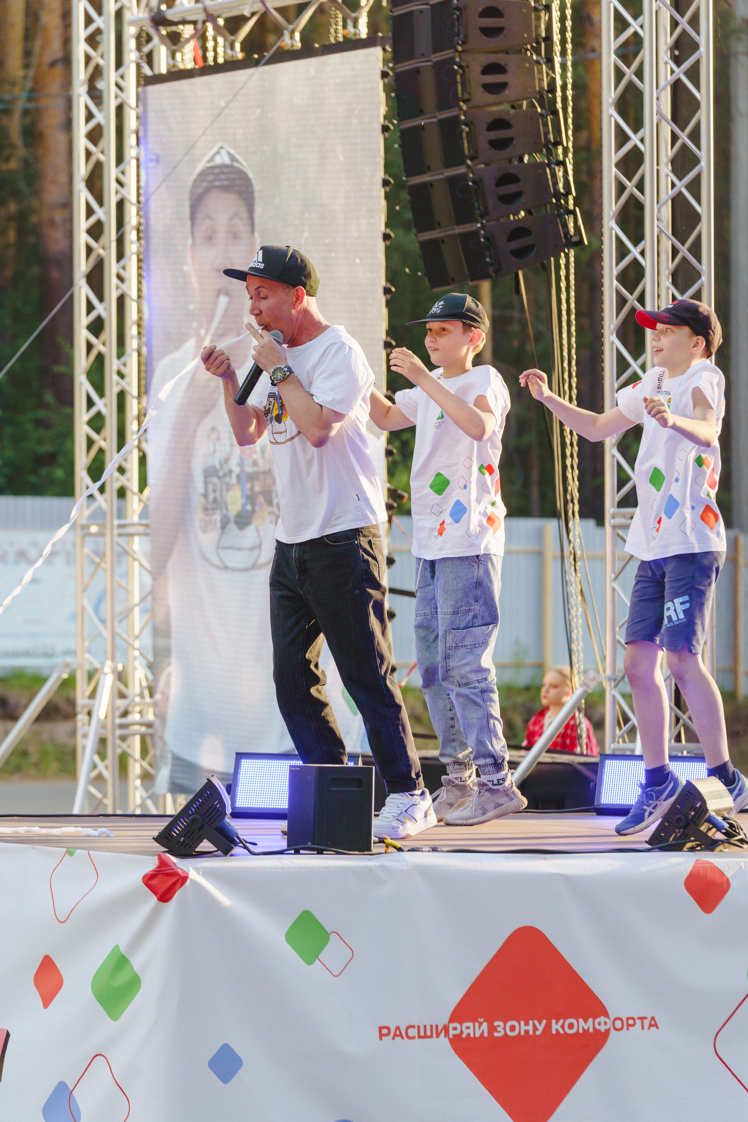 Юбилей БМАУ ДЗОЛ «Зарница». Фотограф в детский сад в Екатеринбурге, выпускные альбомы Юлия Умерова