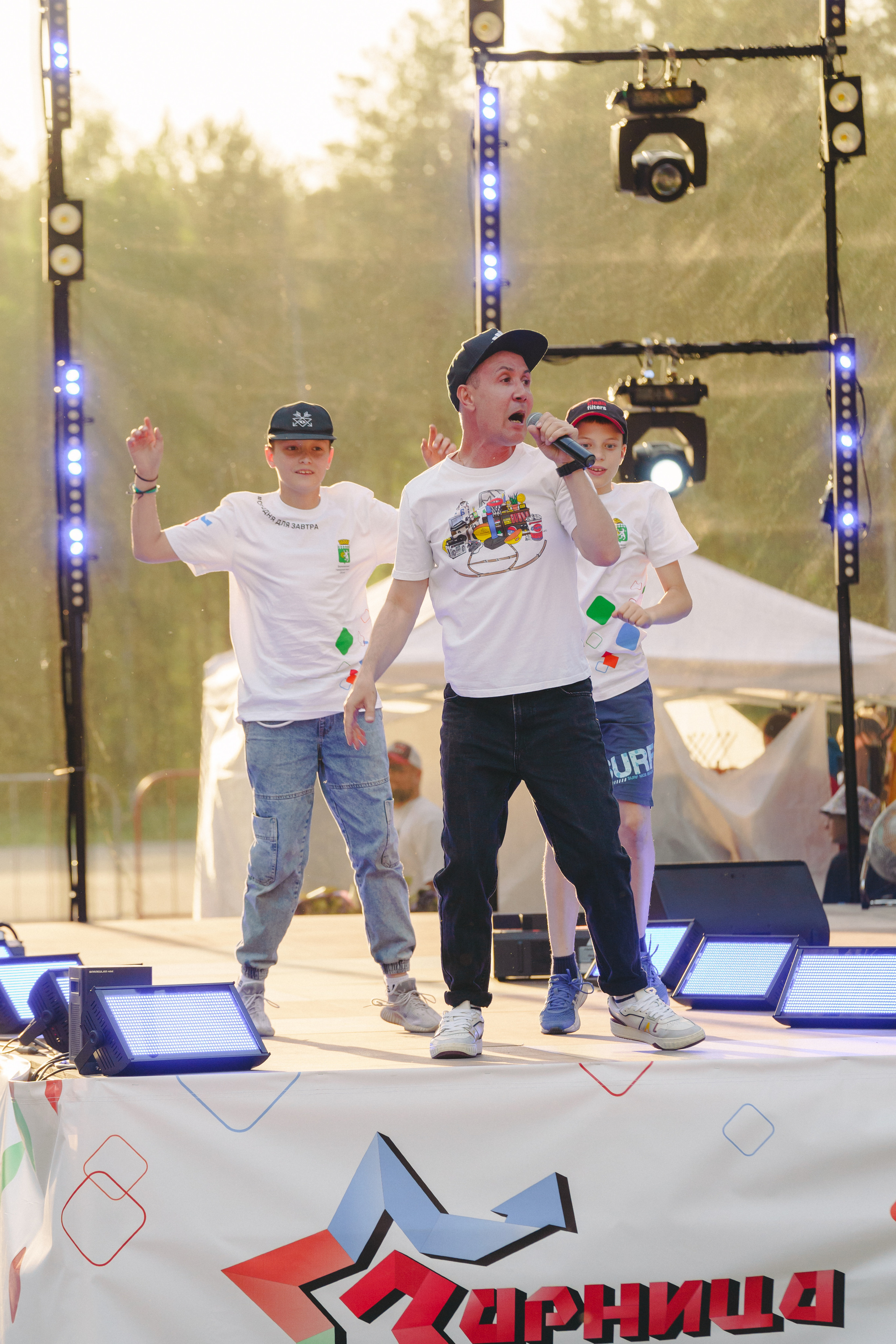 Юбилей БМАУ ДЗОЛ «Зарница». Фотограф в детский сад в Екатеринбурге, выпускные альбомы Юлия Умерова