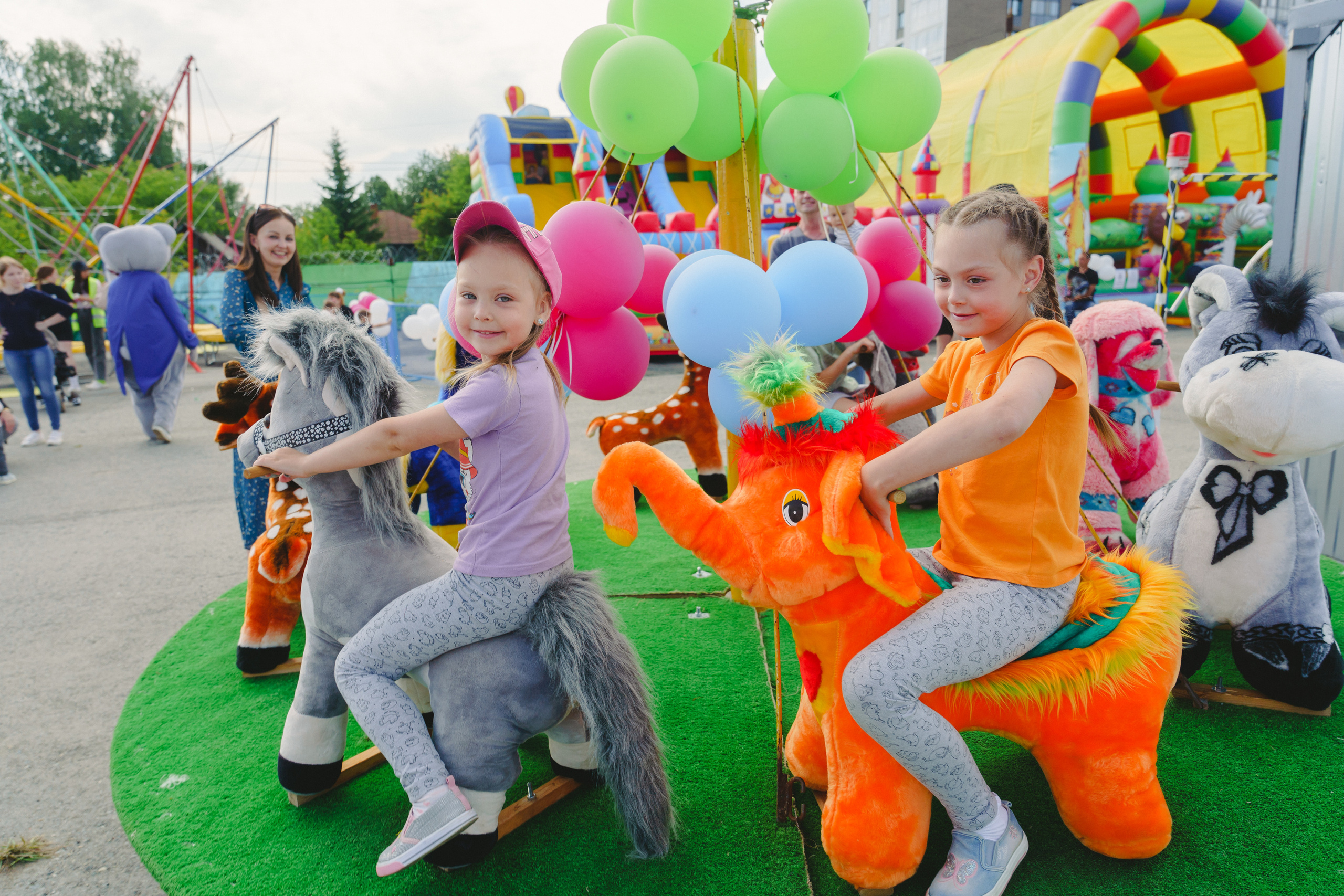 Открытие парка аттракционов «Галактика развлечений». Фотограф в детский сад в Екатеринбурге, выпускные альбомы Юлия Умерова