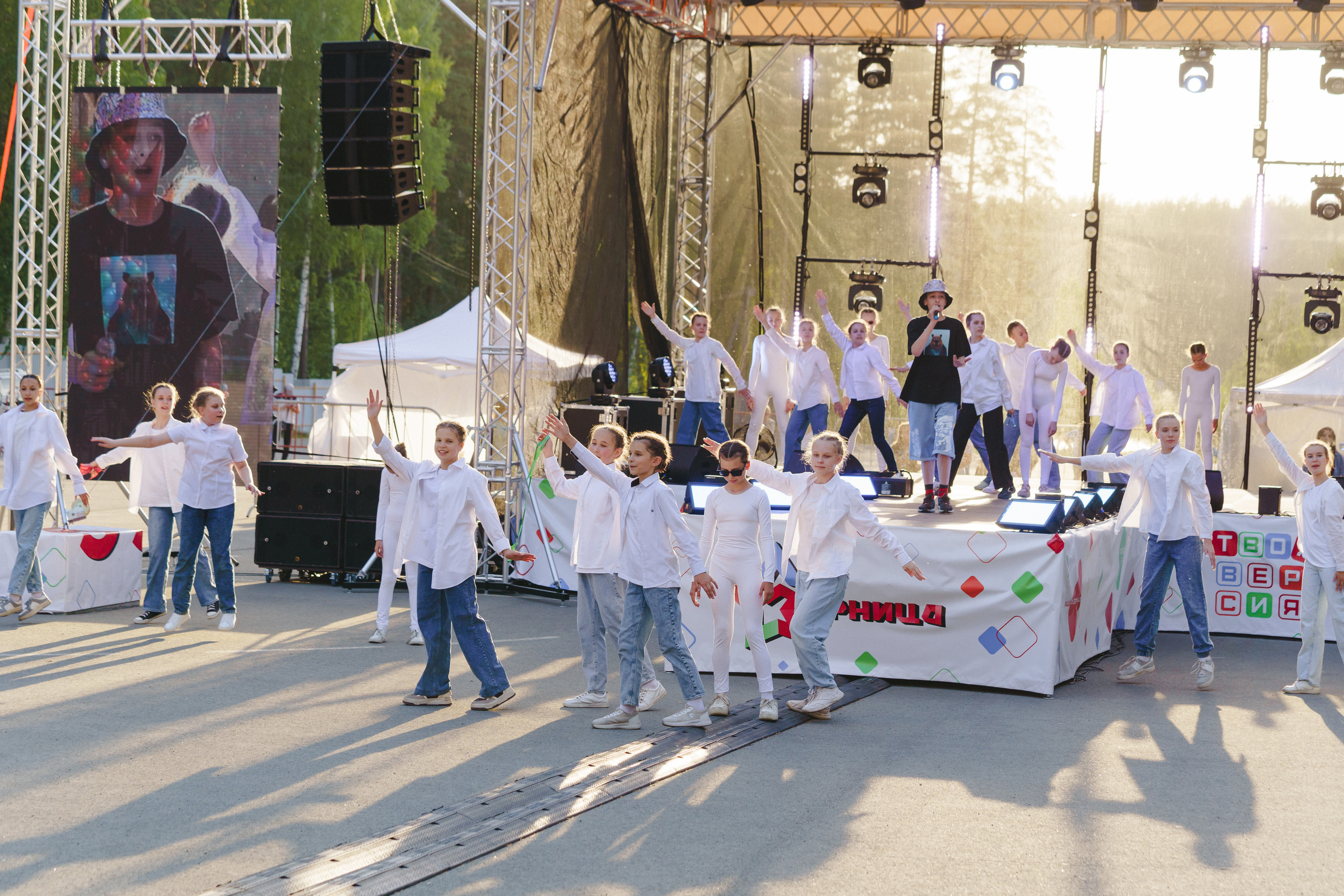 Юбилей БМАУ ДЗОЛ «Зарница». Фотограф в детский сад в Екатеринбурге, выпускные альбомы Юлия Умерова
