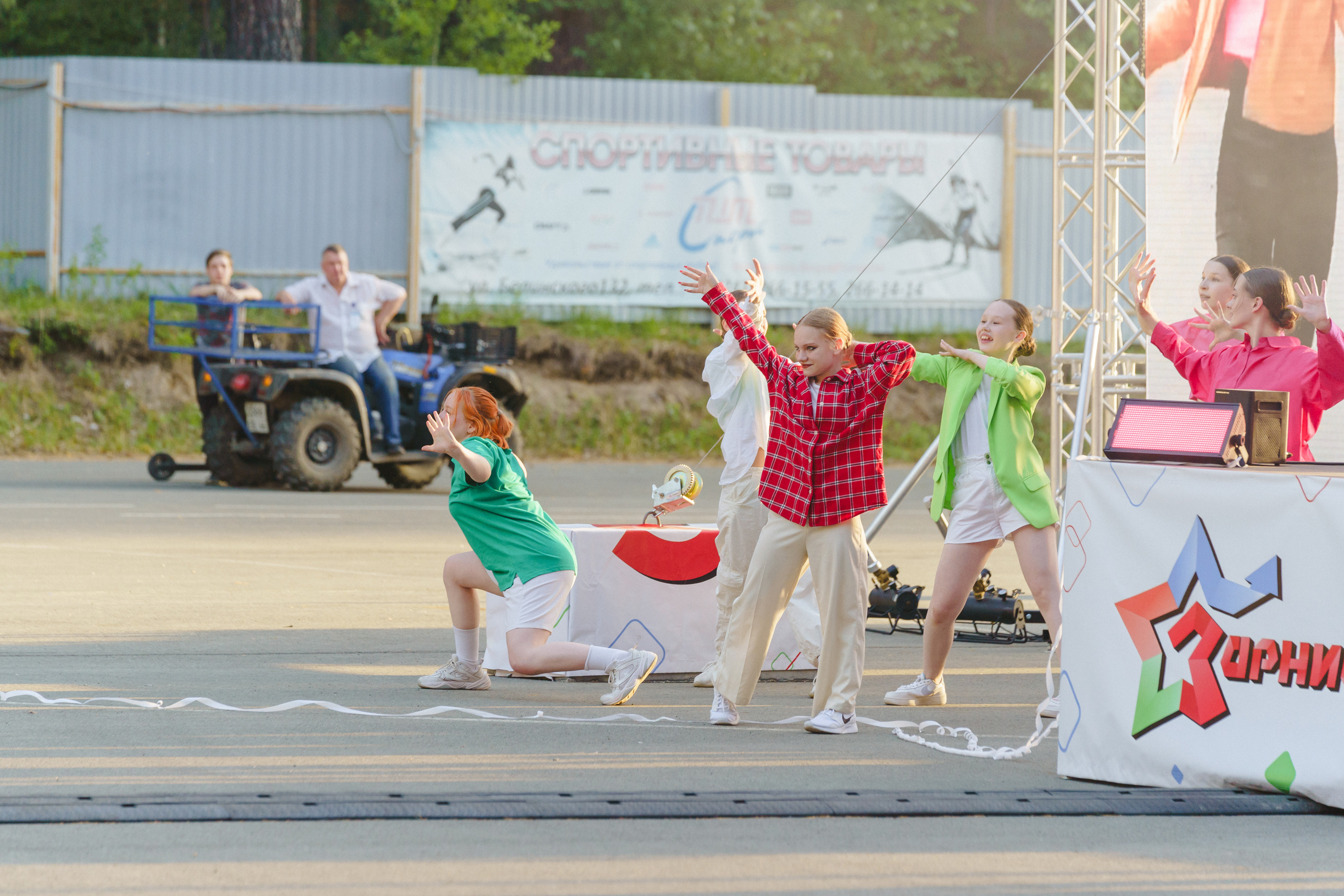 Юбилей БМАУ ДЗОЛ «Зарница». Фотограф в детский сад в Екатеринбурге, выпускные альбомы Юлия Умерова